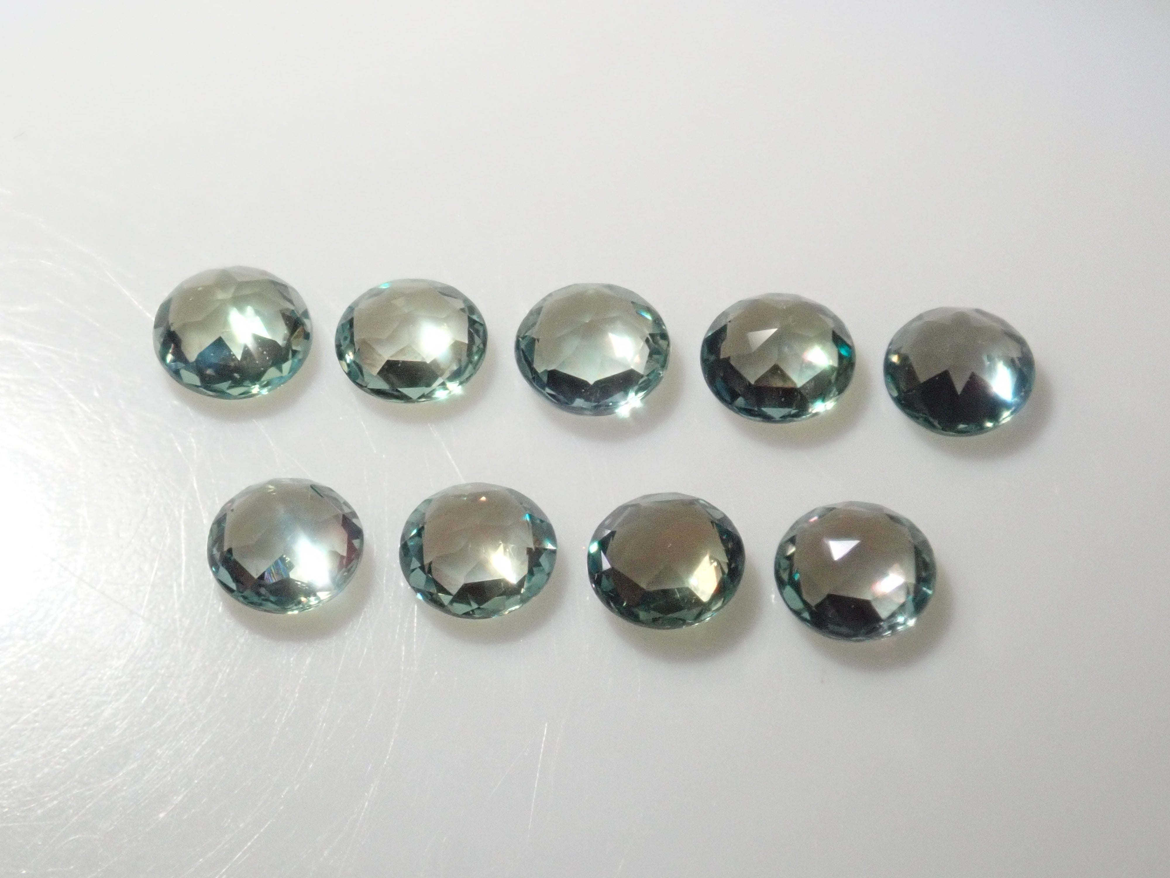 《限定9石》ブラジル産アレキサンドライト1石ルース（ローズカット,3mm/平均0.105ct）《複数購入割引有》