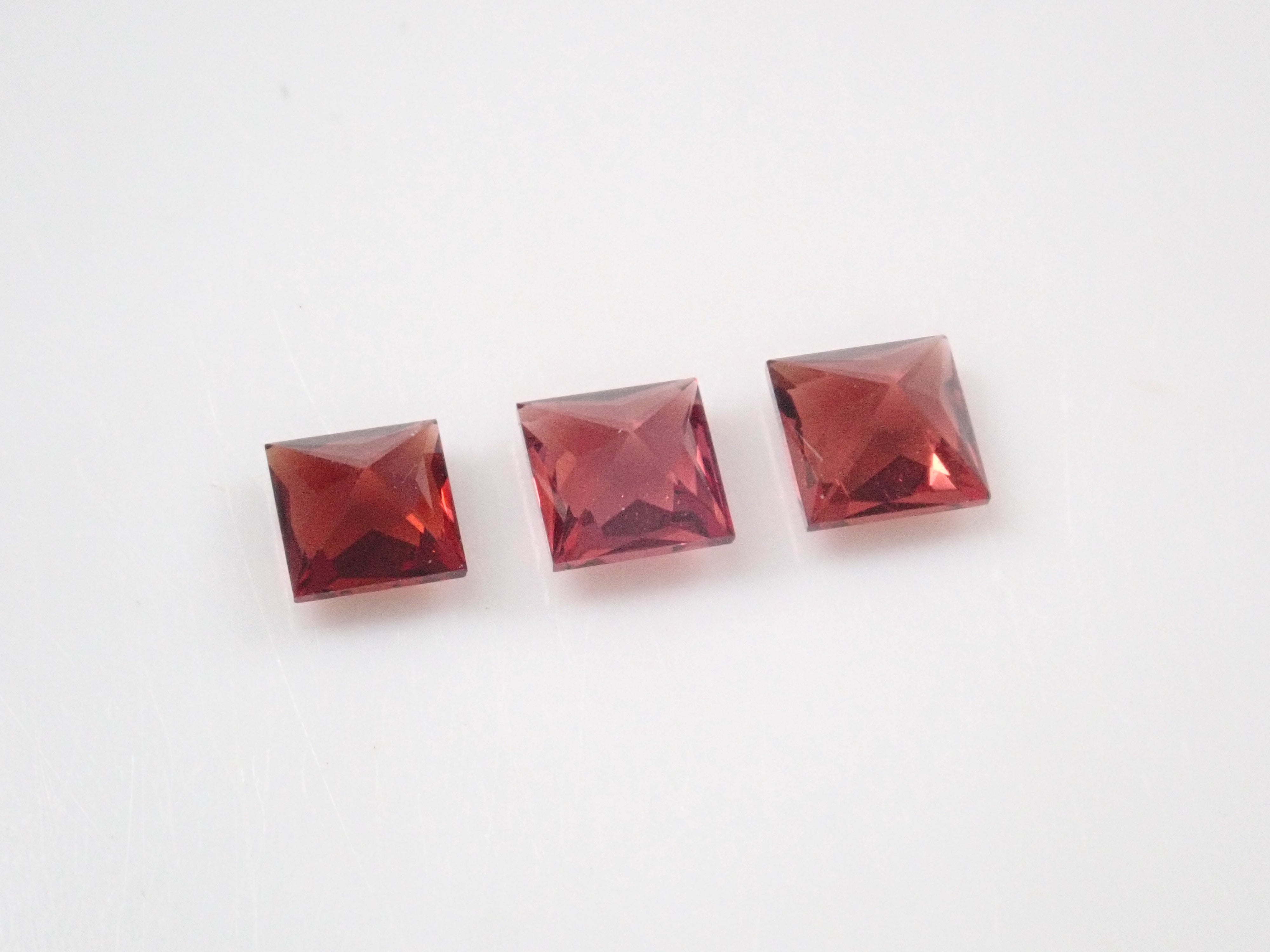 Limited to 3 stones: 1 Tanzanian pyrope almandine garnet (princess cut) loose stone (multiple purchase discounts available)