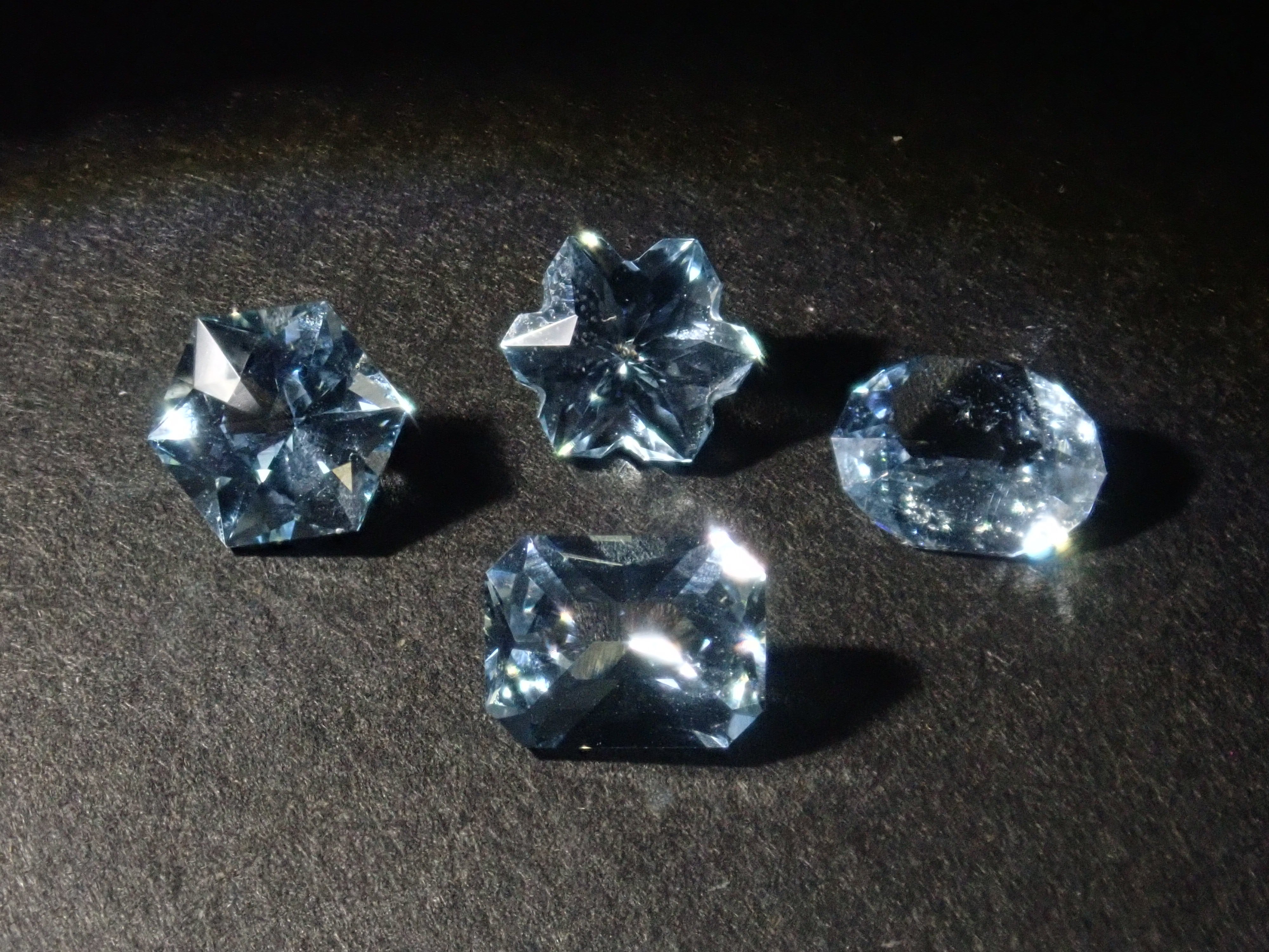 Limited to 16 stones Gem gacha💎 Cut by Sanjay, a Sri Lankan polisher (1 in 2 people will win a Sanjay sapphire) Multiple purchase discounts available