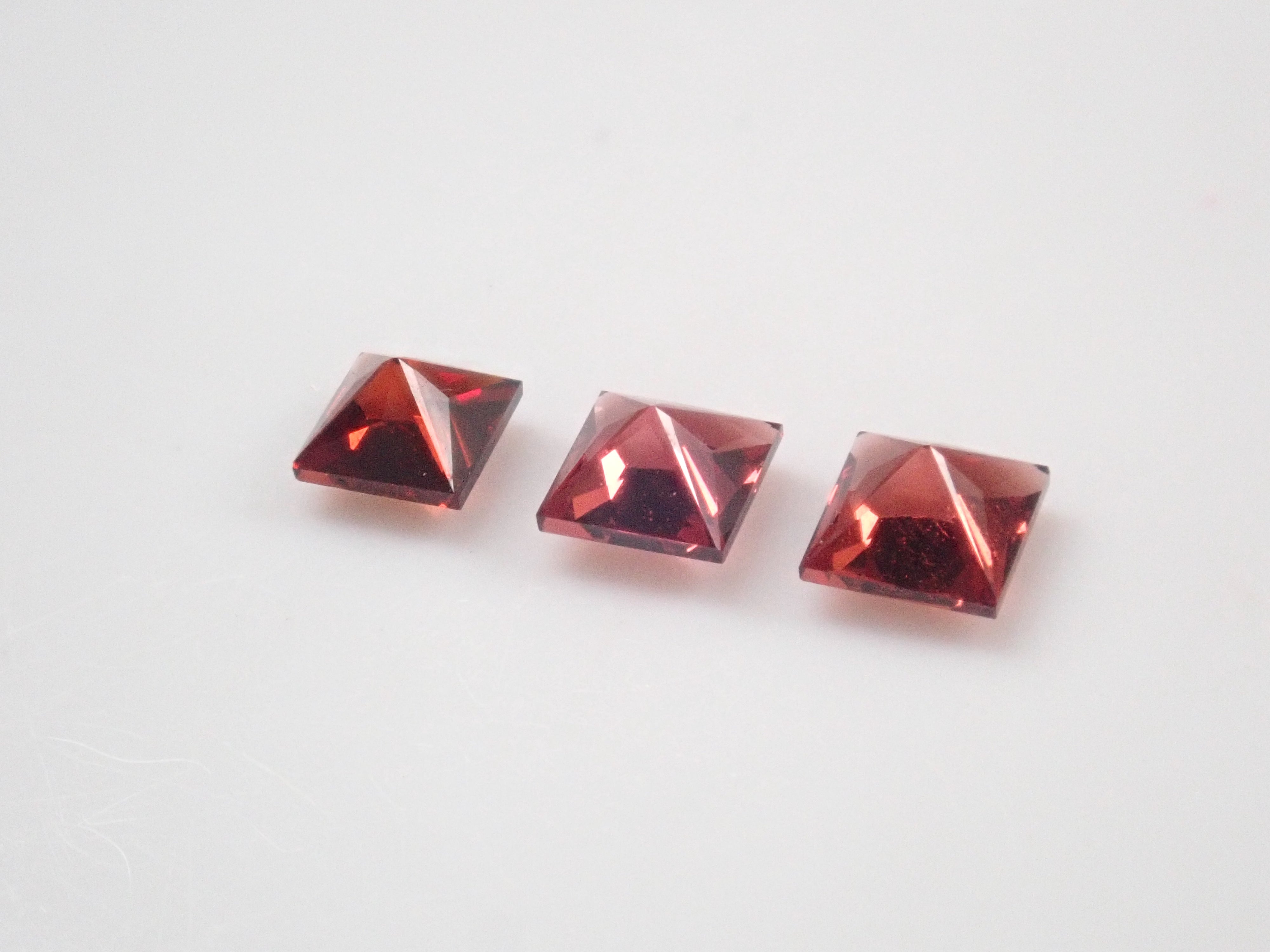 Limited to 3 stones: 1 Tanzanian pyrope almandine garnet (princess cut) loose stone (multiple purchase discounts available)