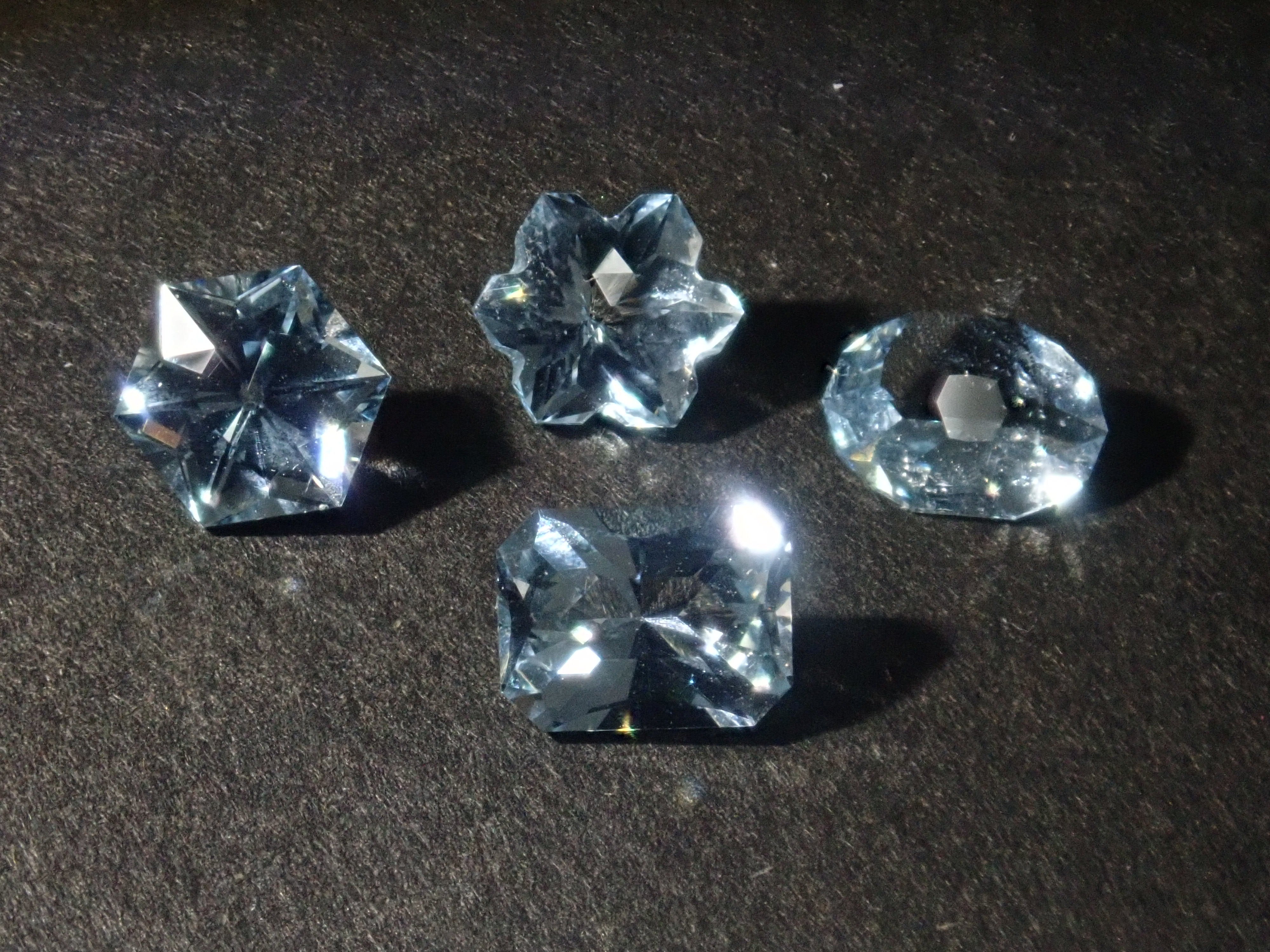 Limited to 16 stones Gem gacha💎 Cut by Sanjay, a Sri Lankan polisher (1 in 2 people will win a Sanjay sapphire) Multiple purchase discounts available