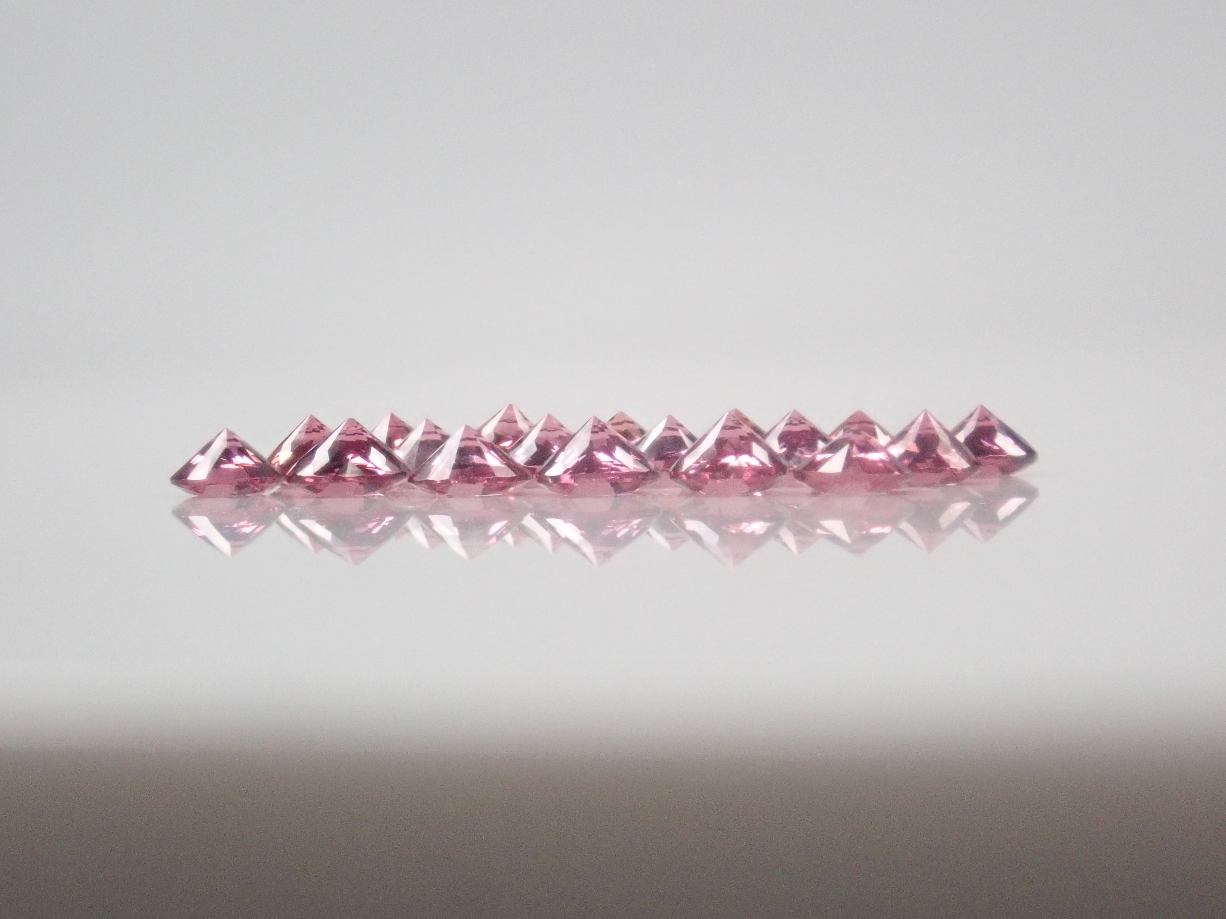 【2/15 22時販売】《限定18石》スリランカ産ロードライトガーネット3mm1石ルース《複数購入割引有》