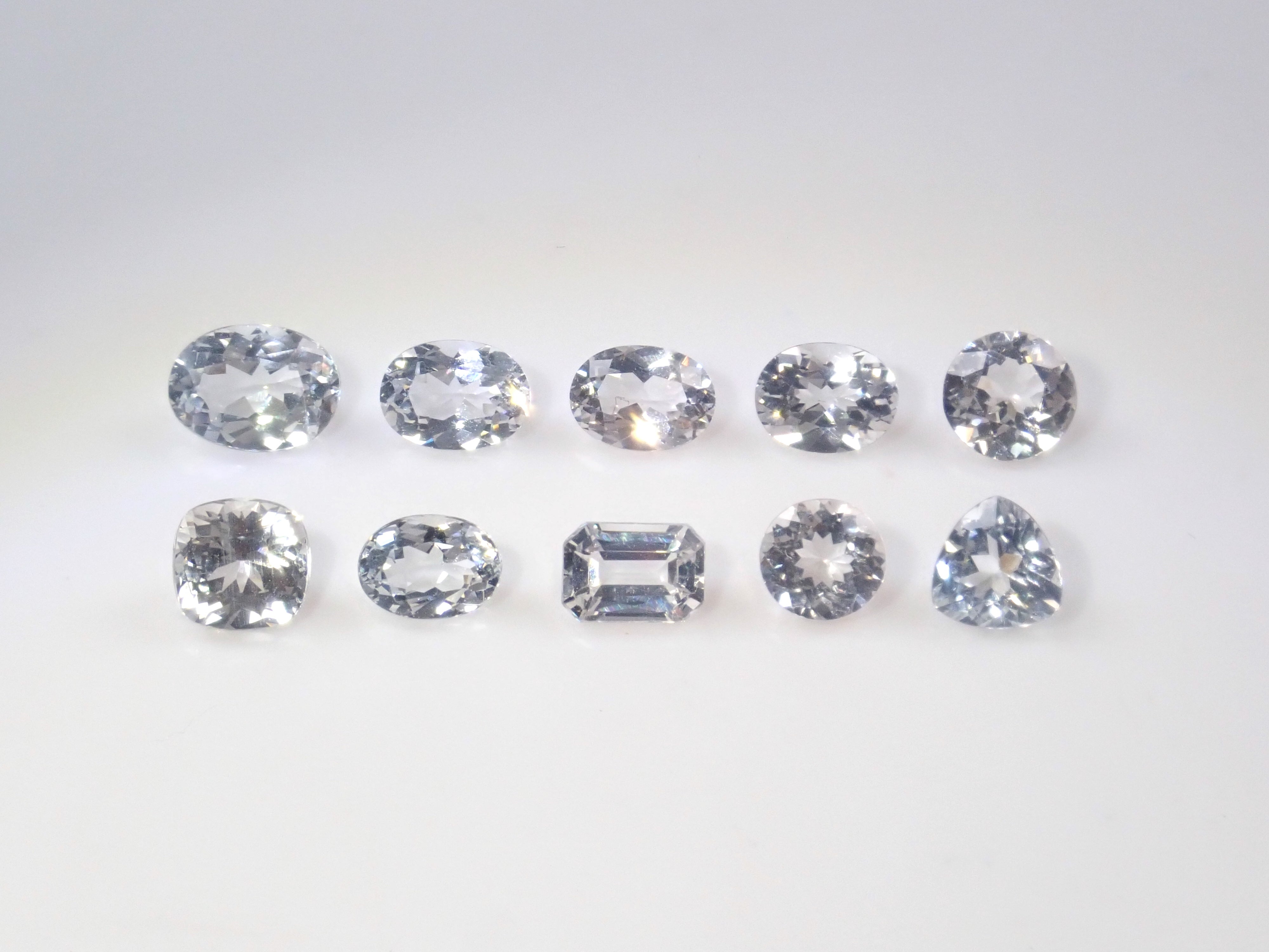 [On sale at 10pm on 10/19] {Limited to 10 stones} 1 colorless apatite loose stone from Madagascar (all stones come with identification certificate, average 0.35ct) {Multiple purchase discounts available}