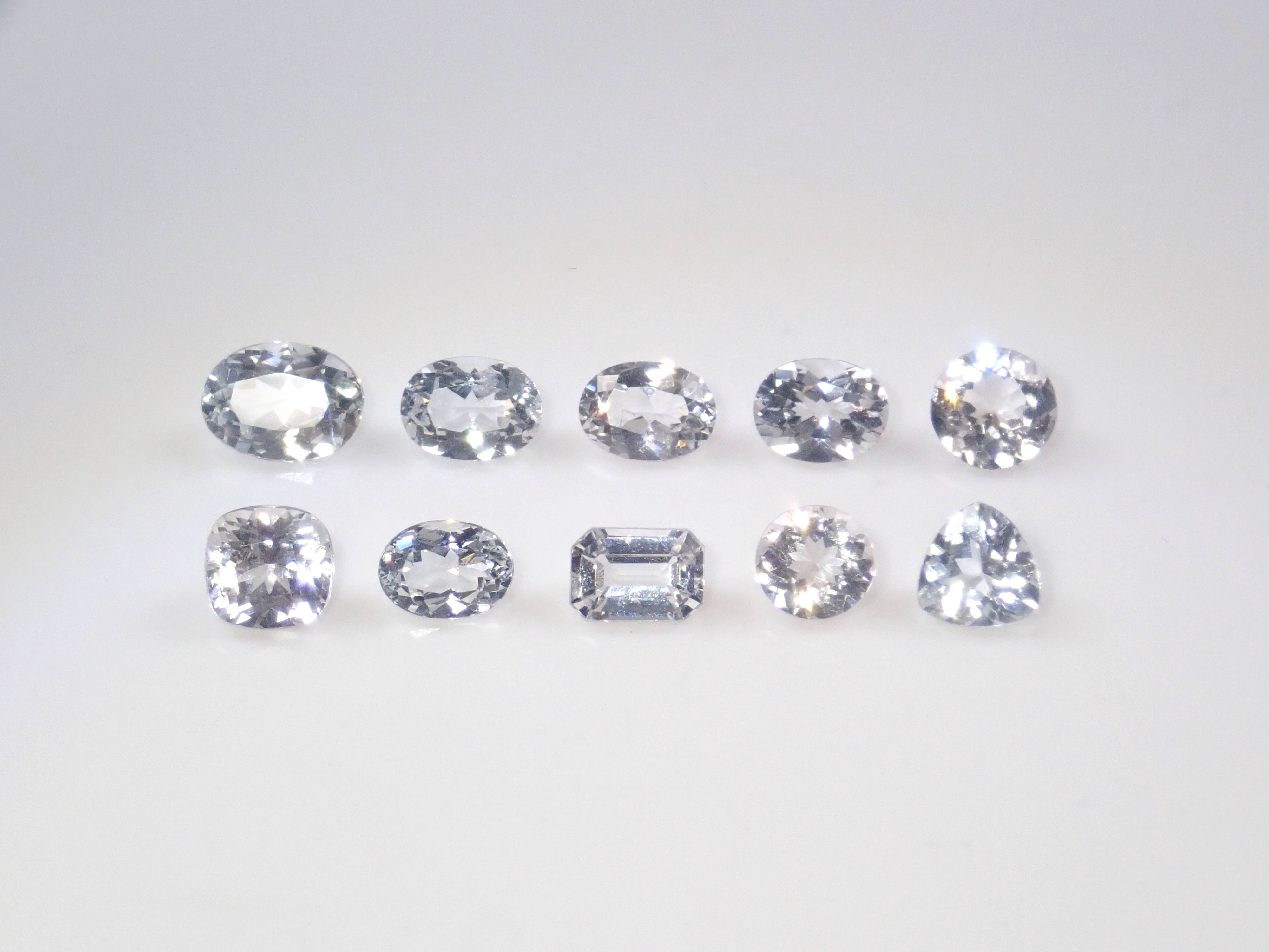 [On sale at 10pm on 10/19] {Limited to 10 stones} 1 colorless apatite loose stone from Madagascar (all stones come with identification certificate, average 0.35ct) {Multiple purchase discounts available}