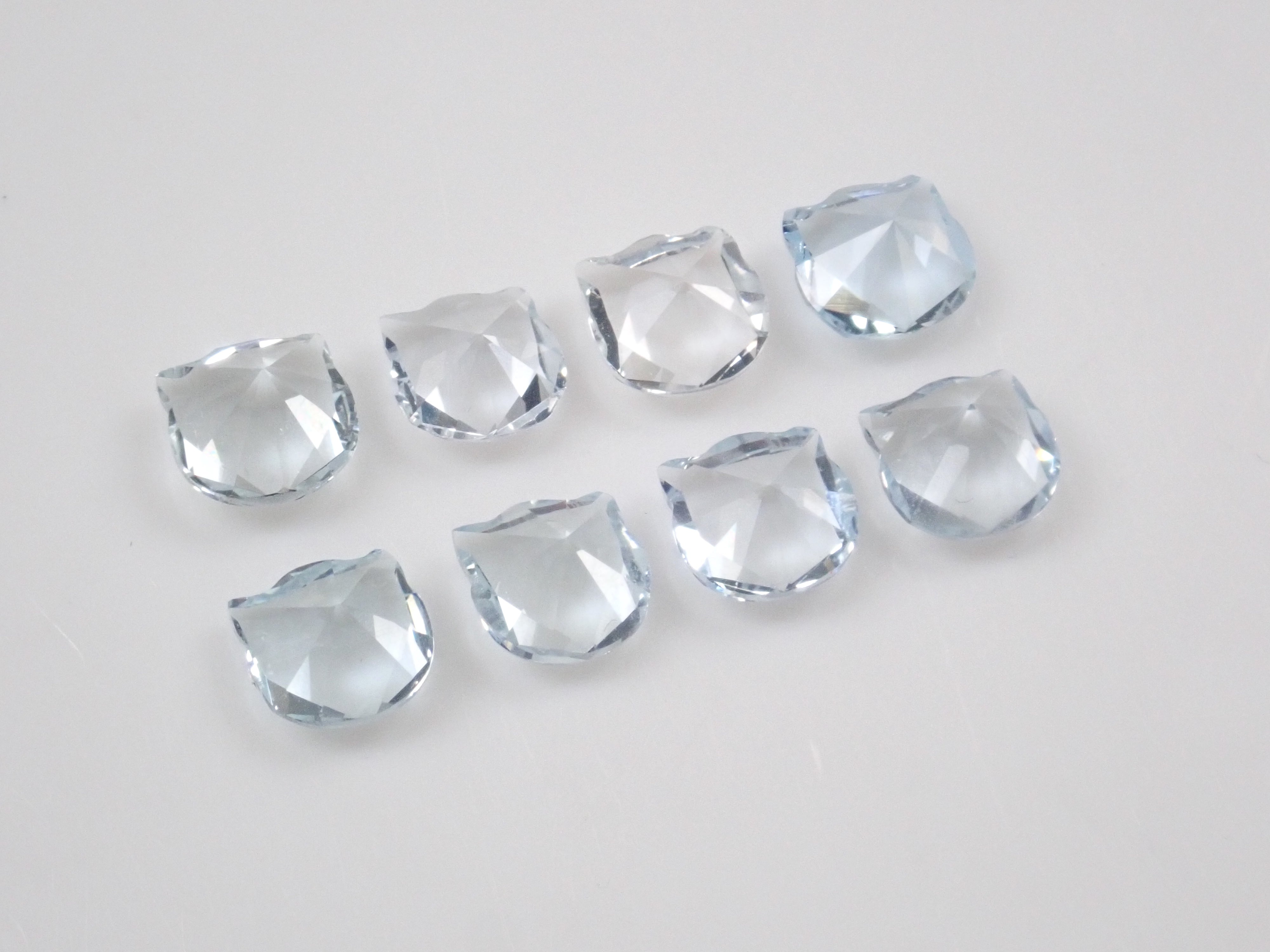 モザンビーク産アクアマリンの猫カット1石ルース（3月誕生石,5.5mm）