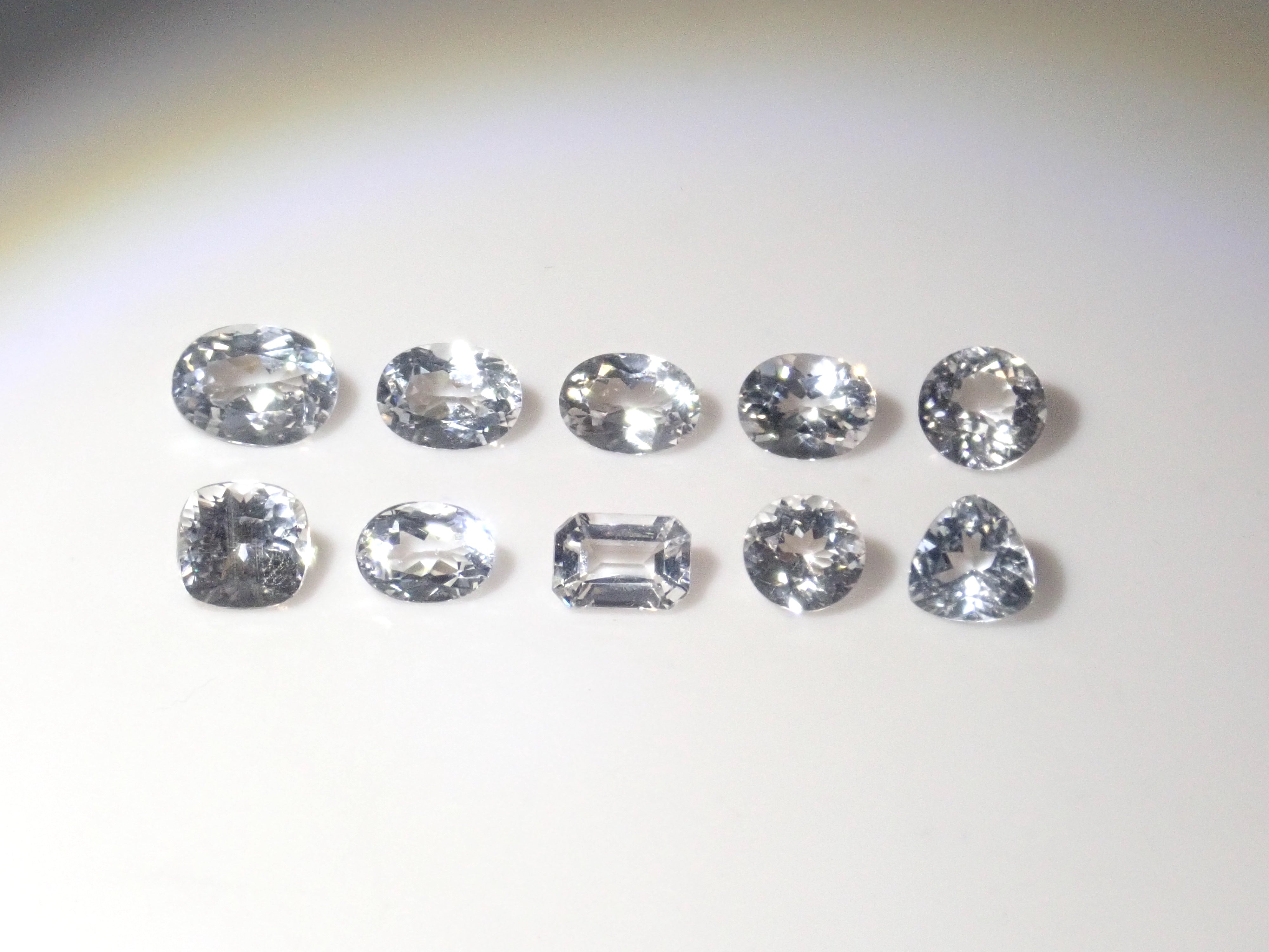 [On sale at 10pm on 10/19] {Limited to 10 stones} 1 colorless apatite loose stone from Madagascar (all stones come with identification certificate, average 0.35ct) {Multiple purchase discounts available}