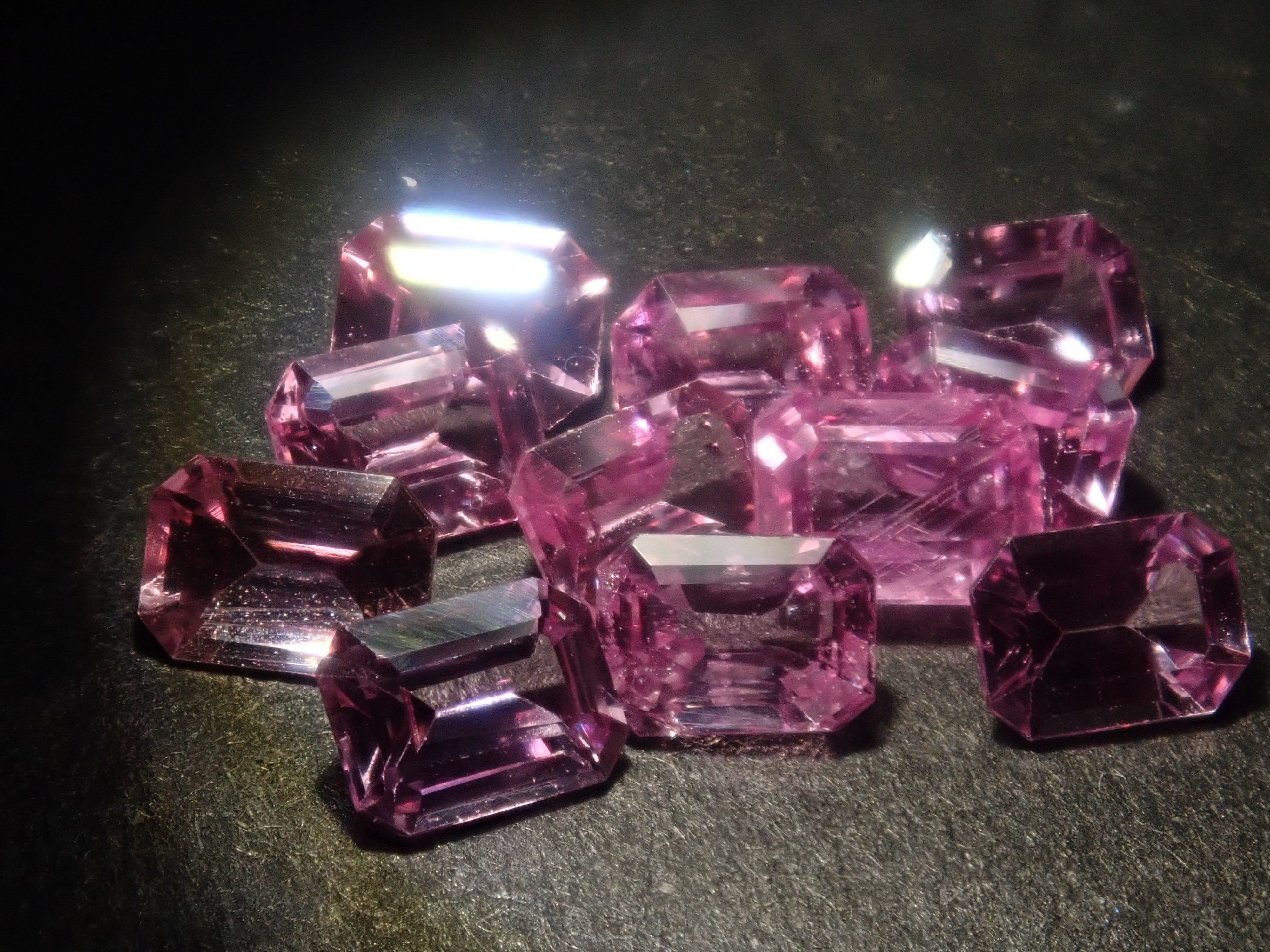[Sale 6/] 10:00 PM - Limited 11 Stones - Sri Lankan Pink Sapphire (Emerald Cut) Average 0.73ct (Multiple Purchase Discount Available)