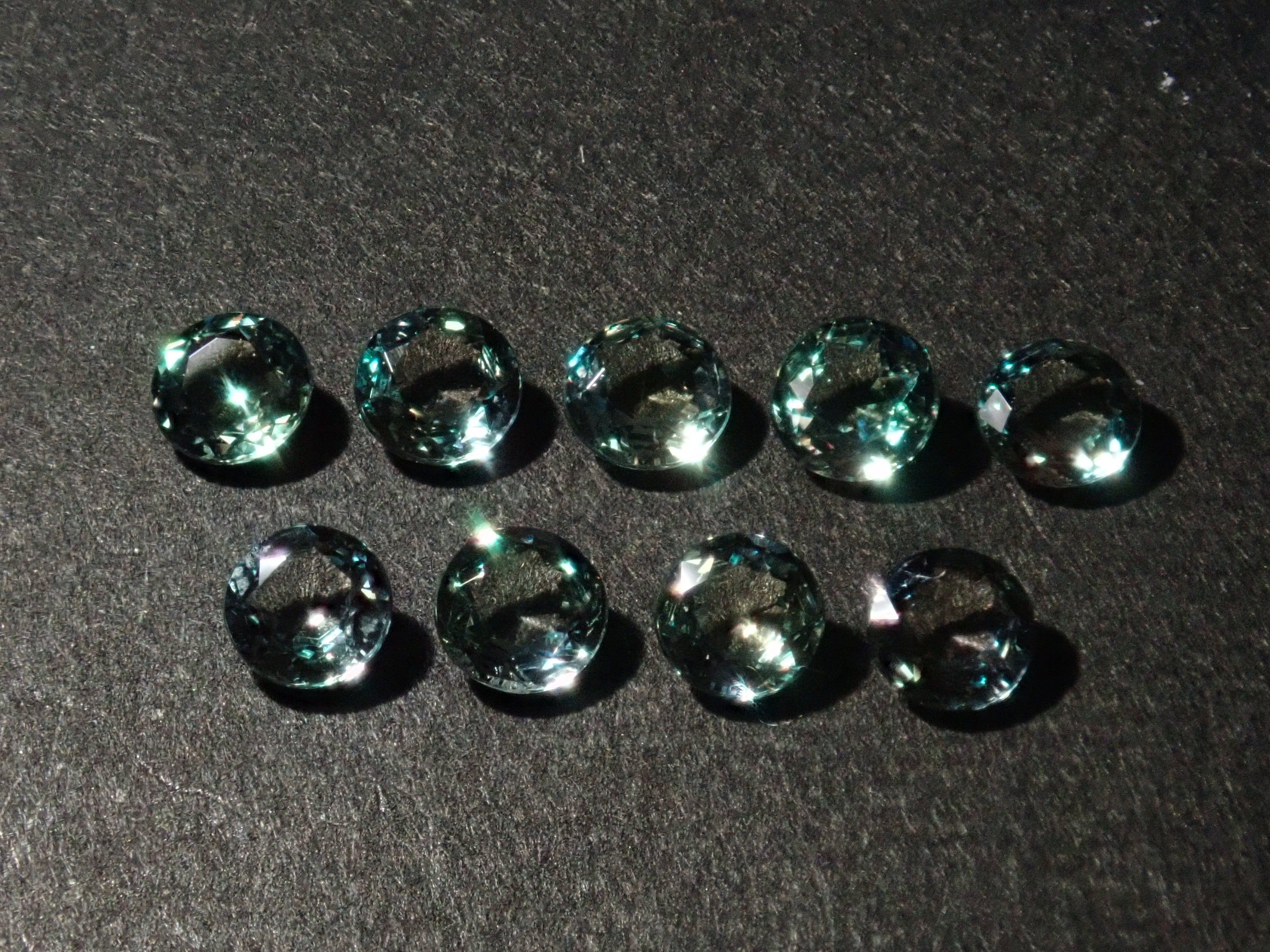 《限定9石》ブラジル産アレキサンドライト1石ルース（ローズカット,3mm/平均0.105ct）《複数購入割引有》