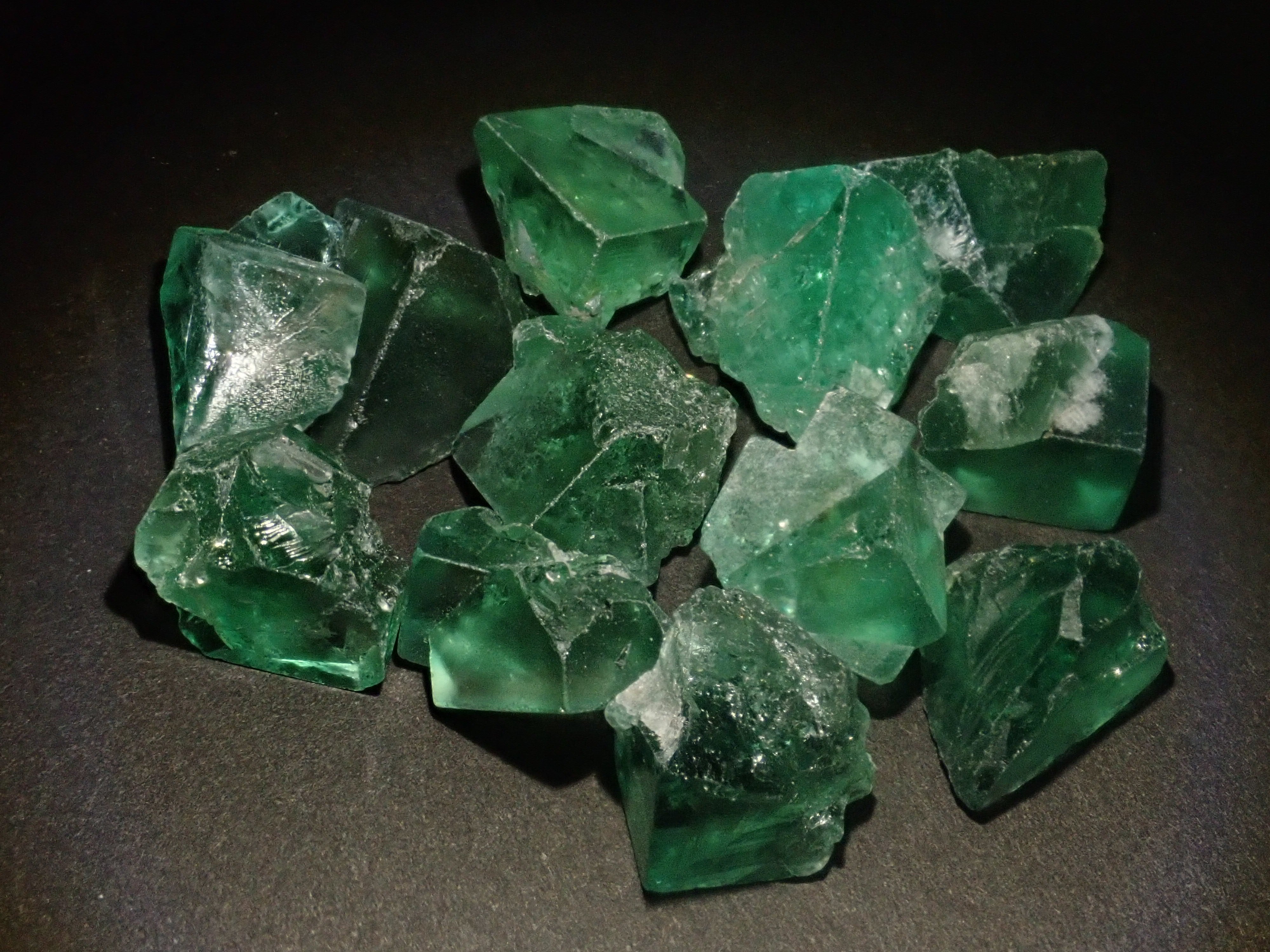 [On sale from 10pm on 2/15] [New in Tucson] Set of 2 fluorite rough stones from Diana Maria and Lady Annabella in the UK [Multiple purchase discounts available]