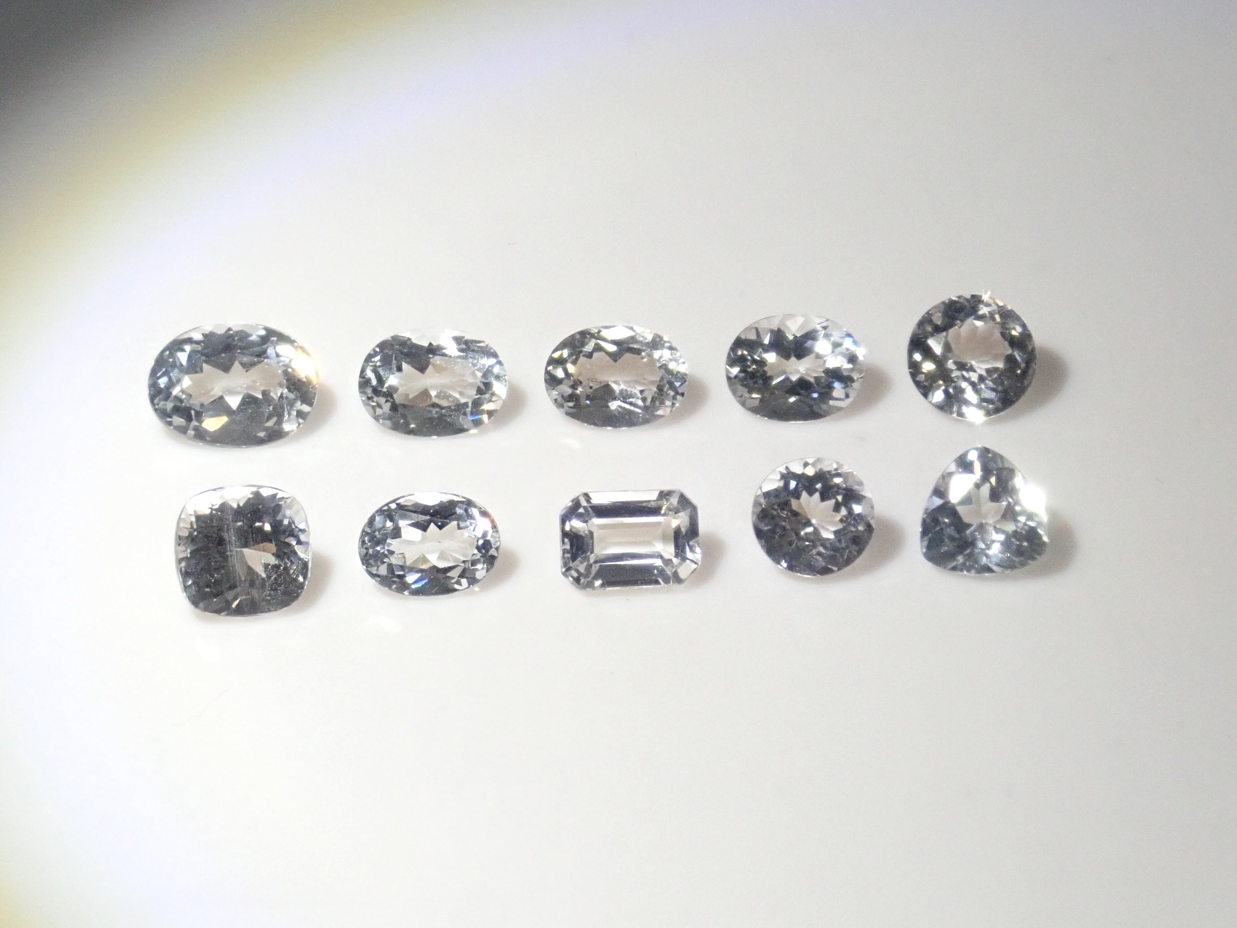 [On sale at 10pm on 10/19] {Limited to 10 stones} 1 colorless apatite loose stone from Madagascar (all stones come with identification certificate, average 0.35ct) {Multiple purchase discounts available}