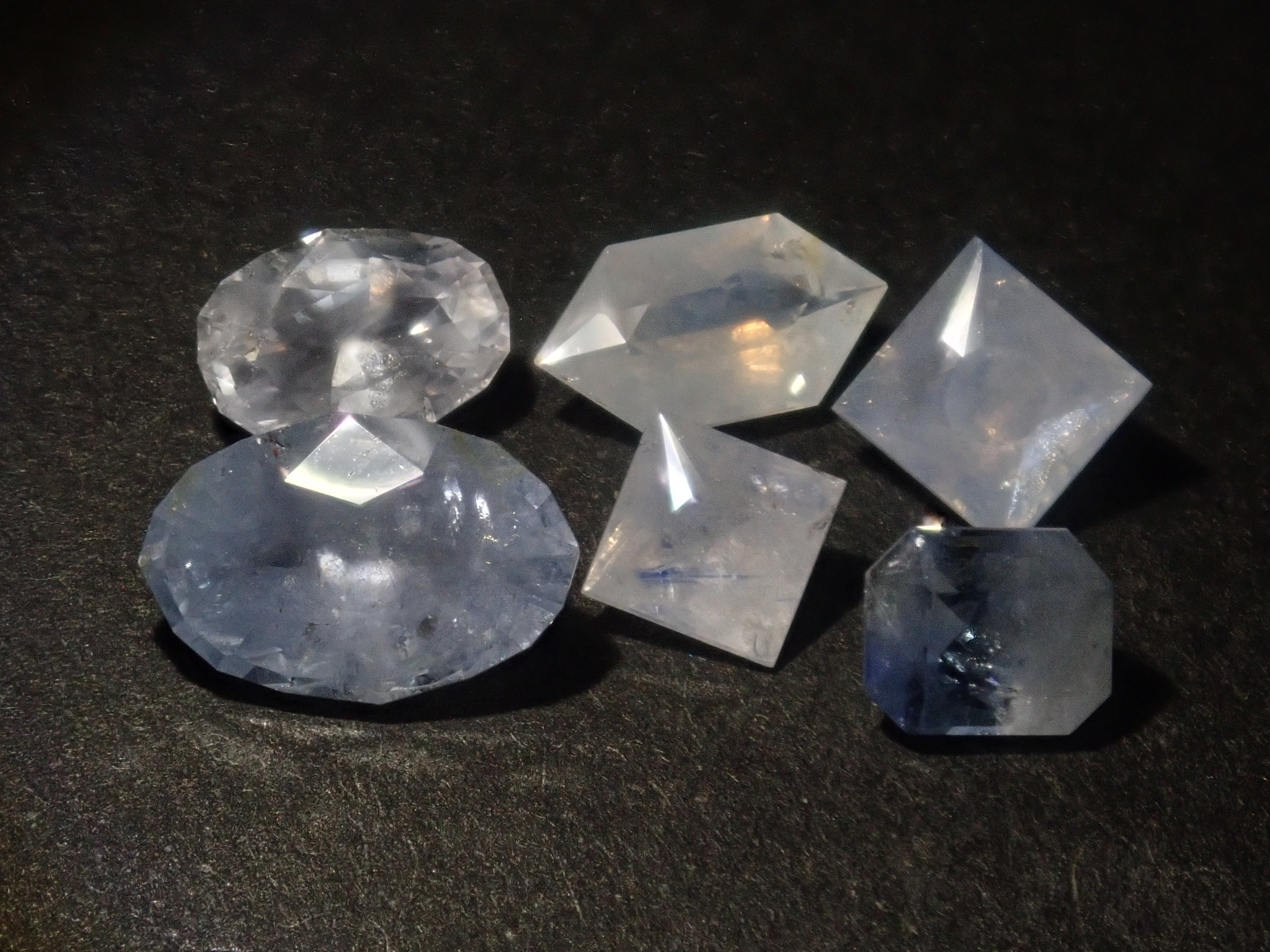 【9/6 22時販売】《限定6石》スリランカ産非加熱サファイア1石ルース（平均0.77ct）《複数購入割引有》