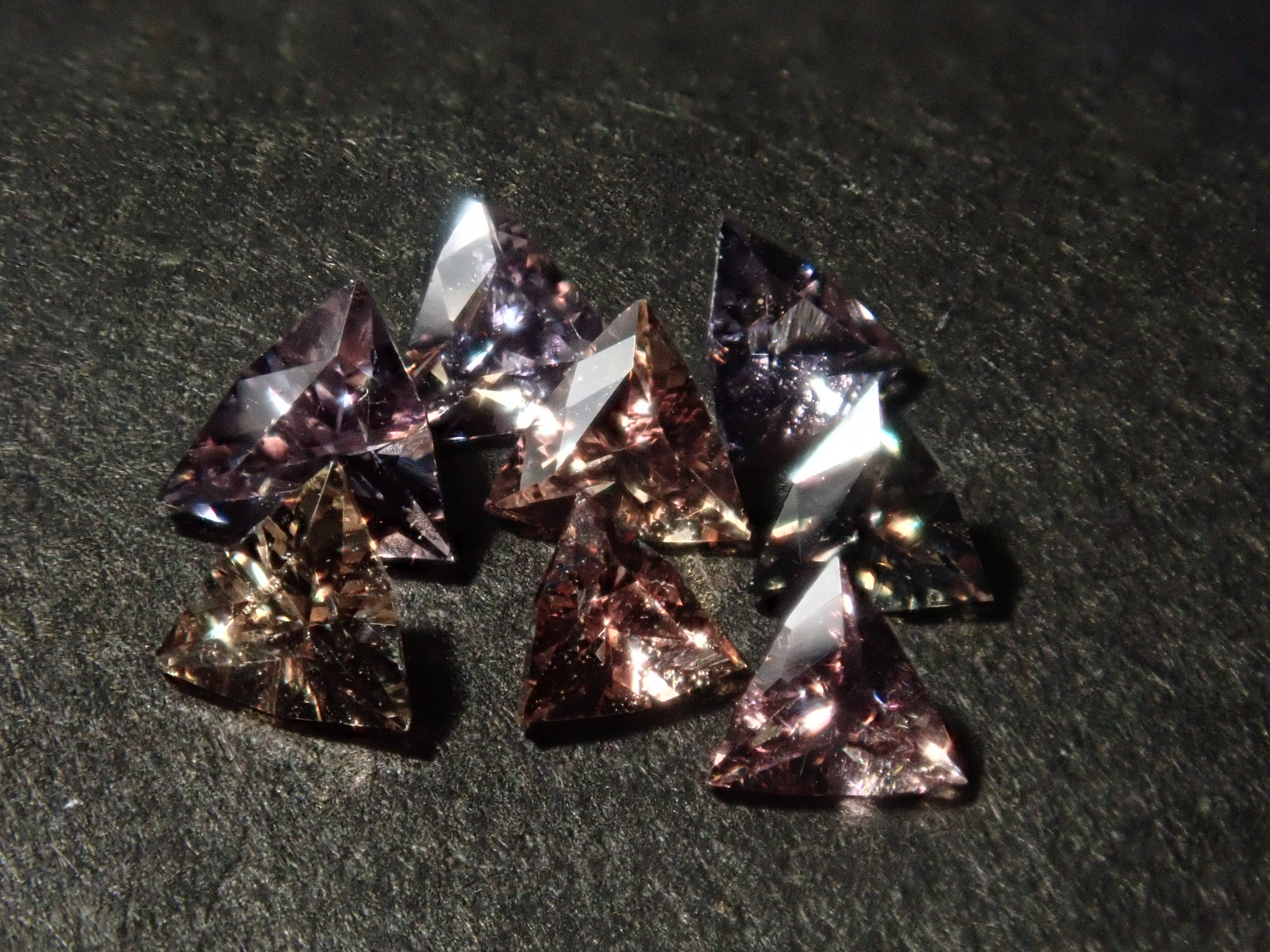 Limited to 16 stones Gem gacha💎 Cut by Sanjay, a Sri Lankan polisher (1 in 2 people will win a Sanjay sapphire) Multiple purchase discounts available