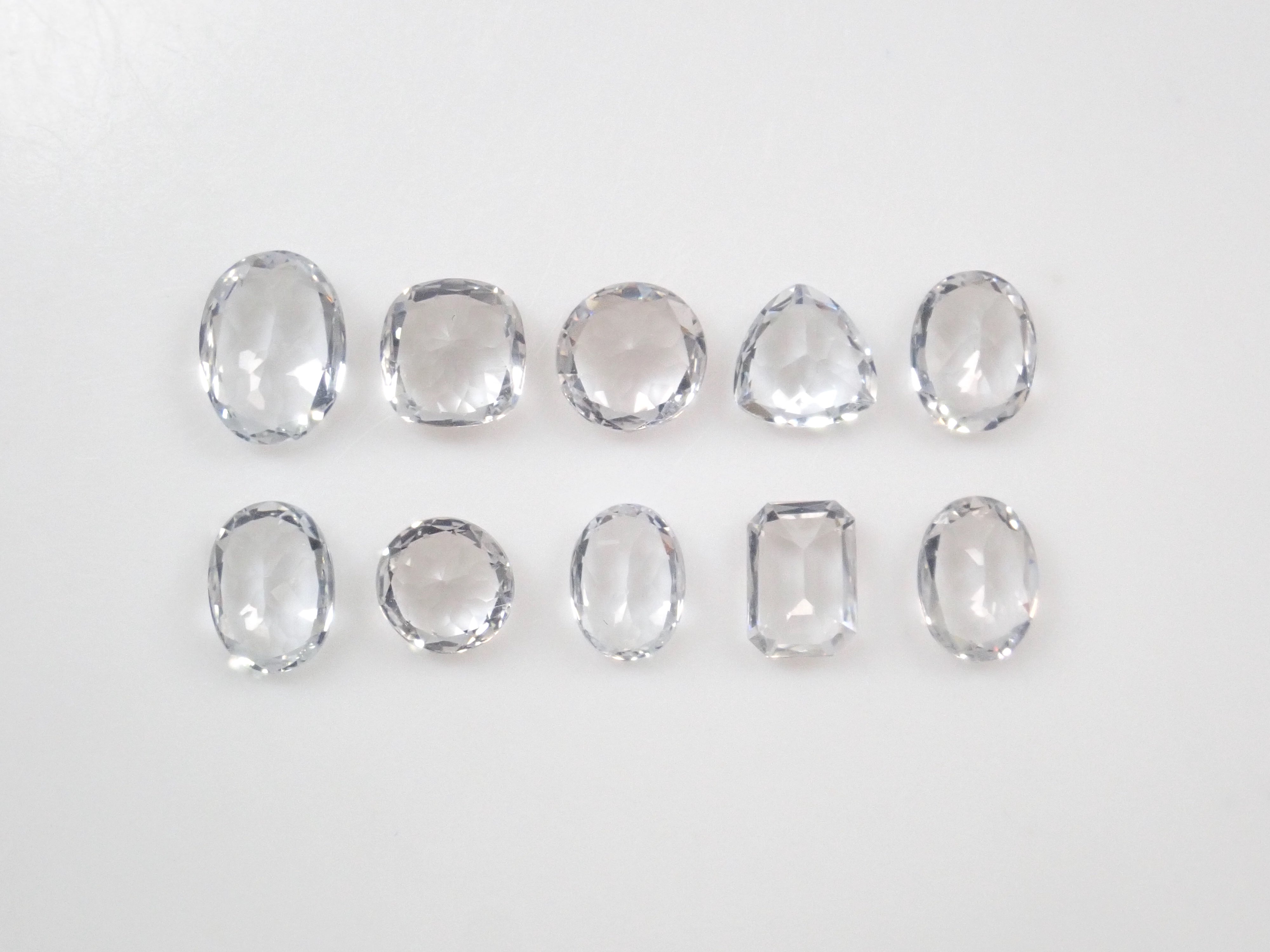 [On sale at 10pm on 10/19] {Limited to 10 stones} 1 colorless apatite loose stone from Madagascar (all stones come with identification certificate, average 0.35ct) {Multiple purchase discounts available}