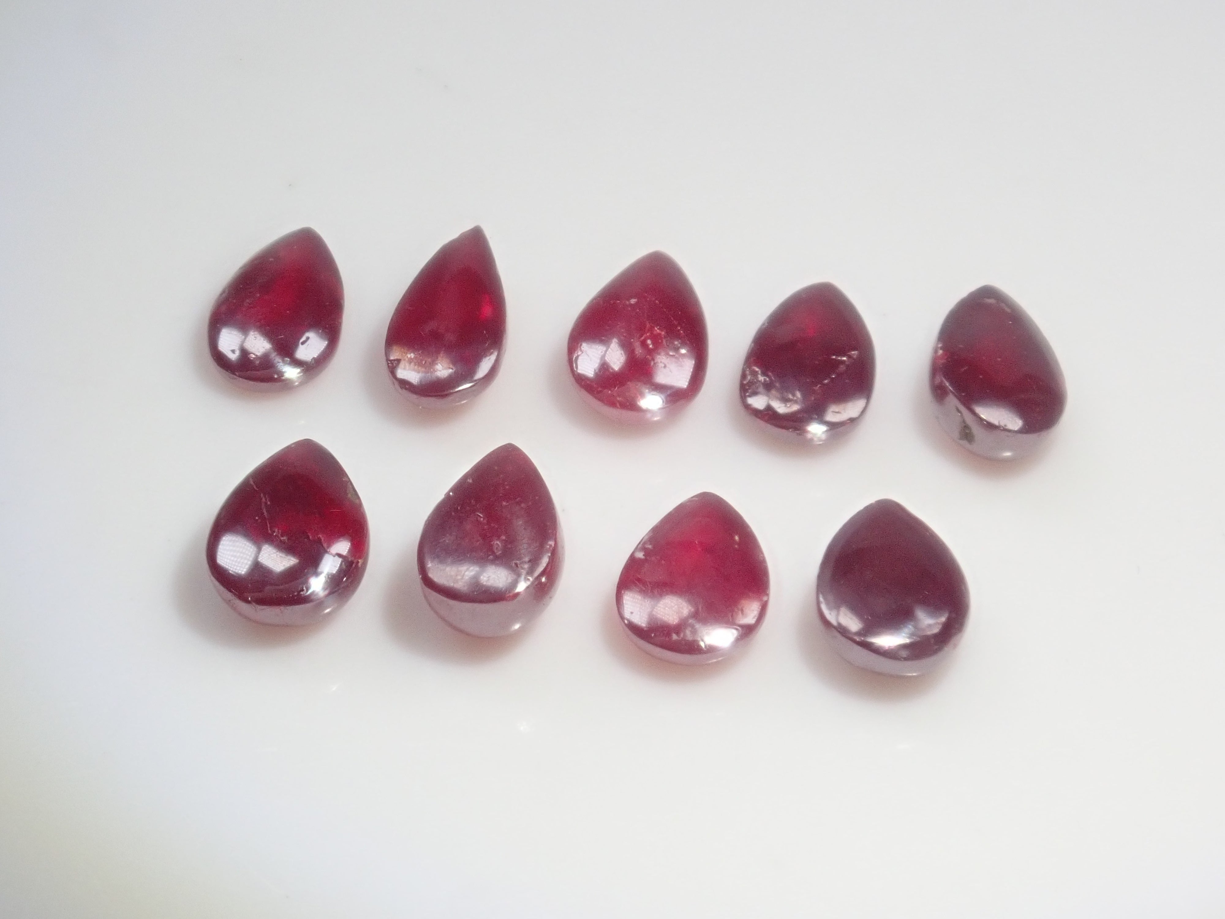 [Available at 10 PM on August 14th] Limited to 9 stones: 1 loose Chinese cinnabar (pear-shaped) stone (certificate of authenticity included for each stone) [Multiple purchase discounts available]