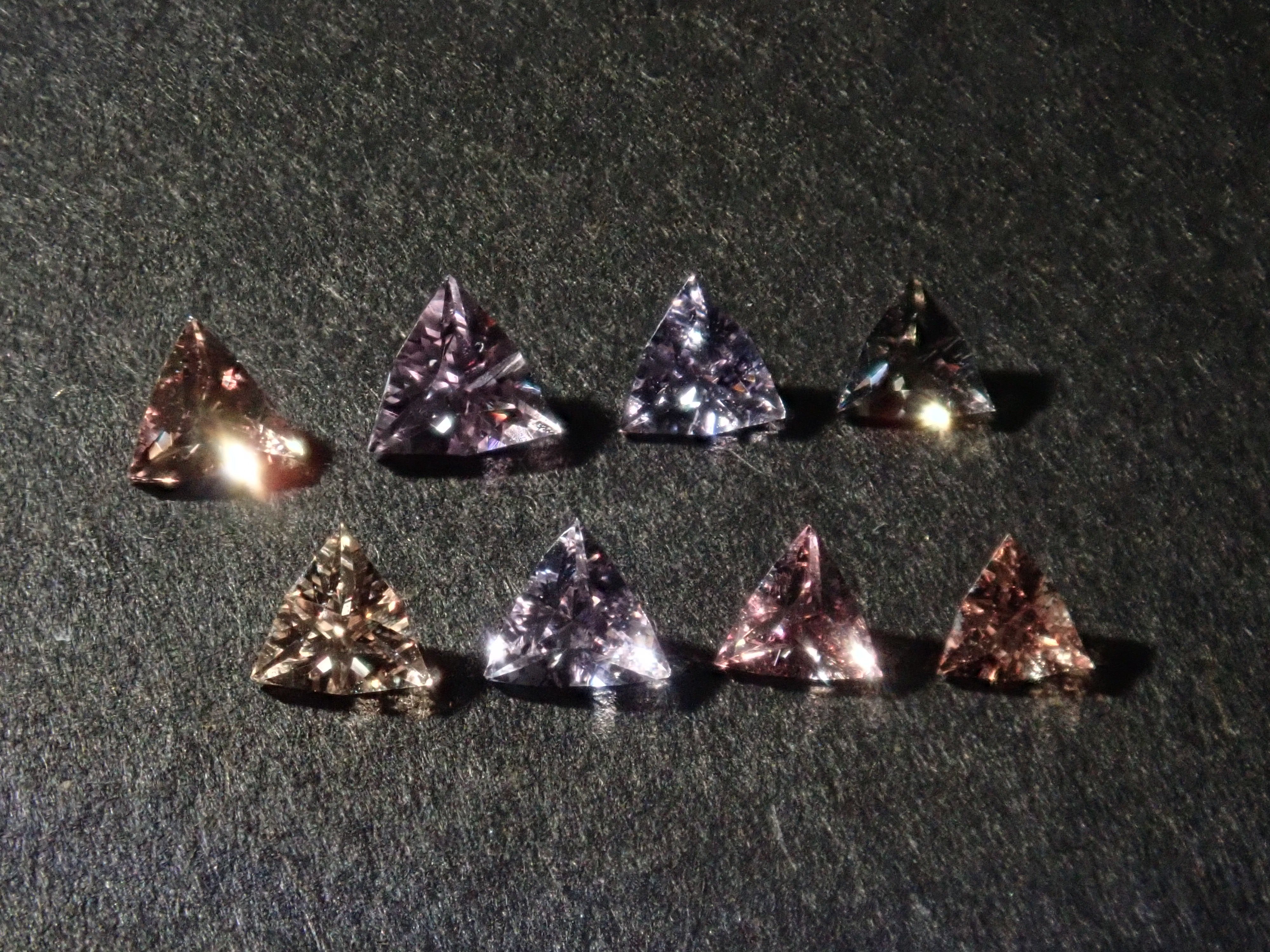 Limited to 16 stones Gem gacha💎 Cut by Sanjay, a Sri Lankan polisher (1 in 2 people will win a Sanjay sapphire) Multiple purchase discounts available