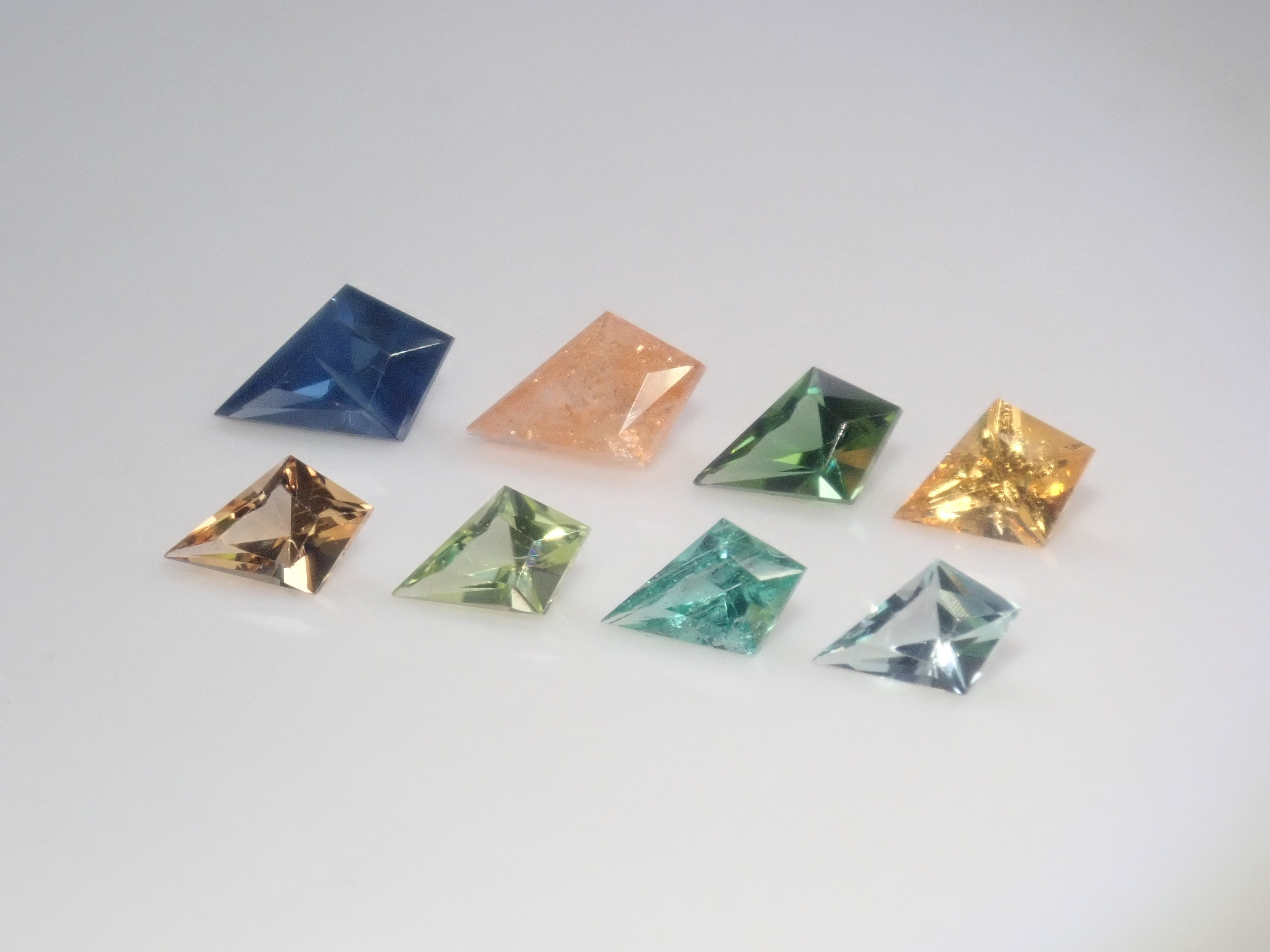 【9/6 22時販売】《限定8石》カイトカット1石ルース（イリュージョンサンストーン,サファイア,エメラルド,スペサルティンガーネットなど）《複数購入割引有》