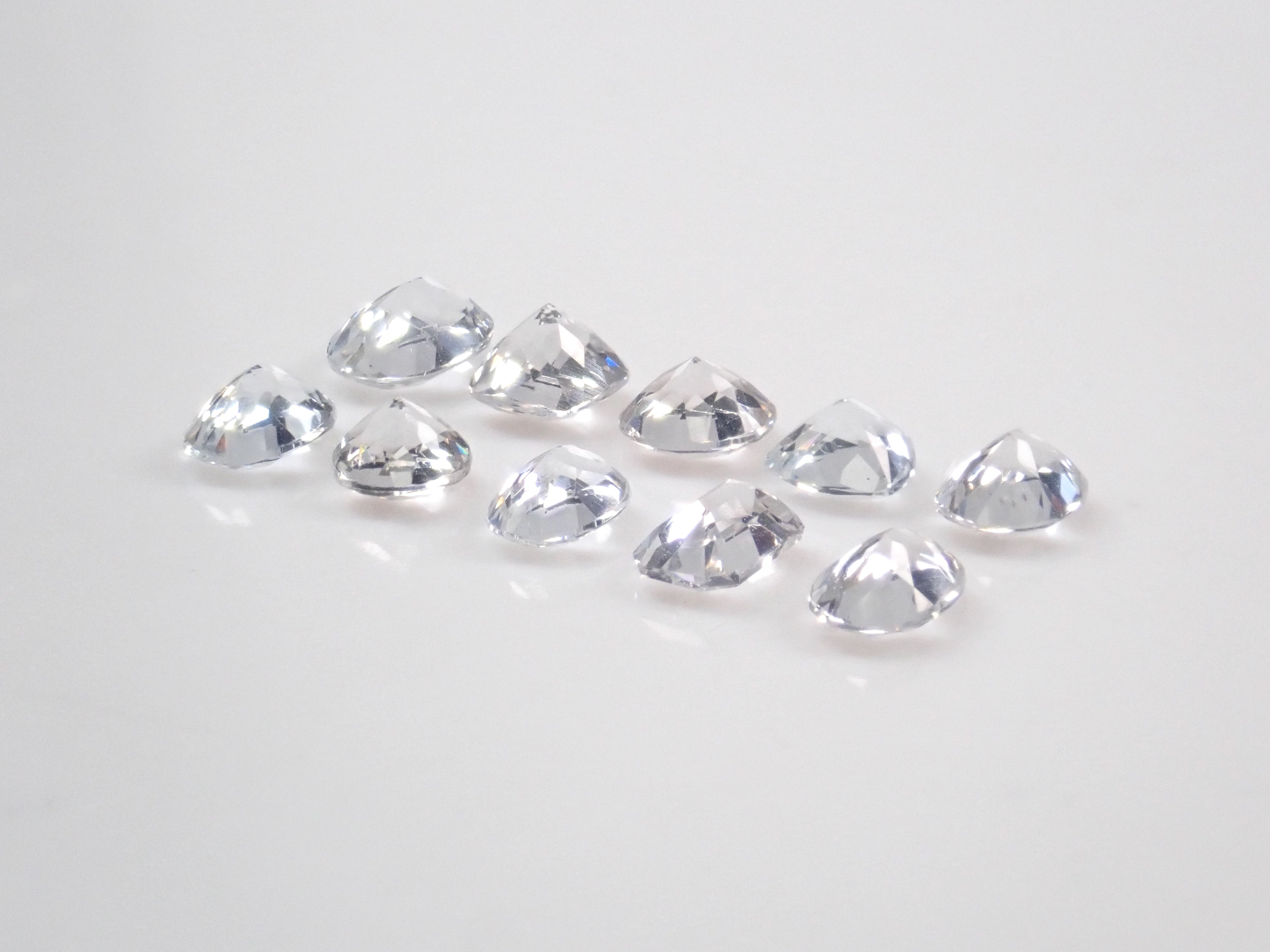 [On sale at 10pm on 10/19] {Limited to 10 stones} 1 colorless apatite loose stone from Madagascar (all stones come with identification certificate, average 0.35ct) {Multiple purchase discounts available}