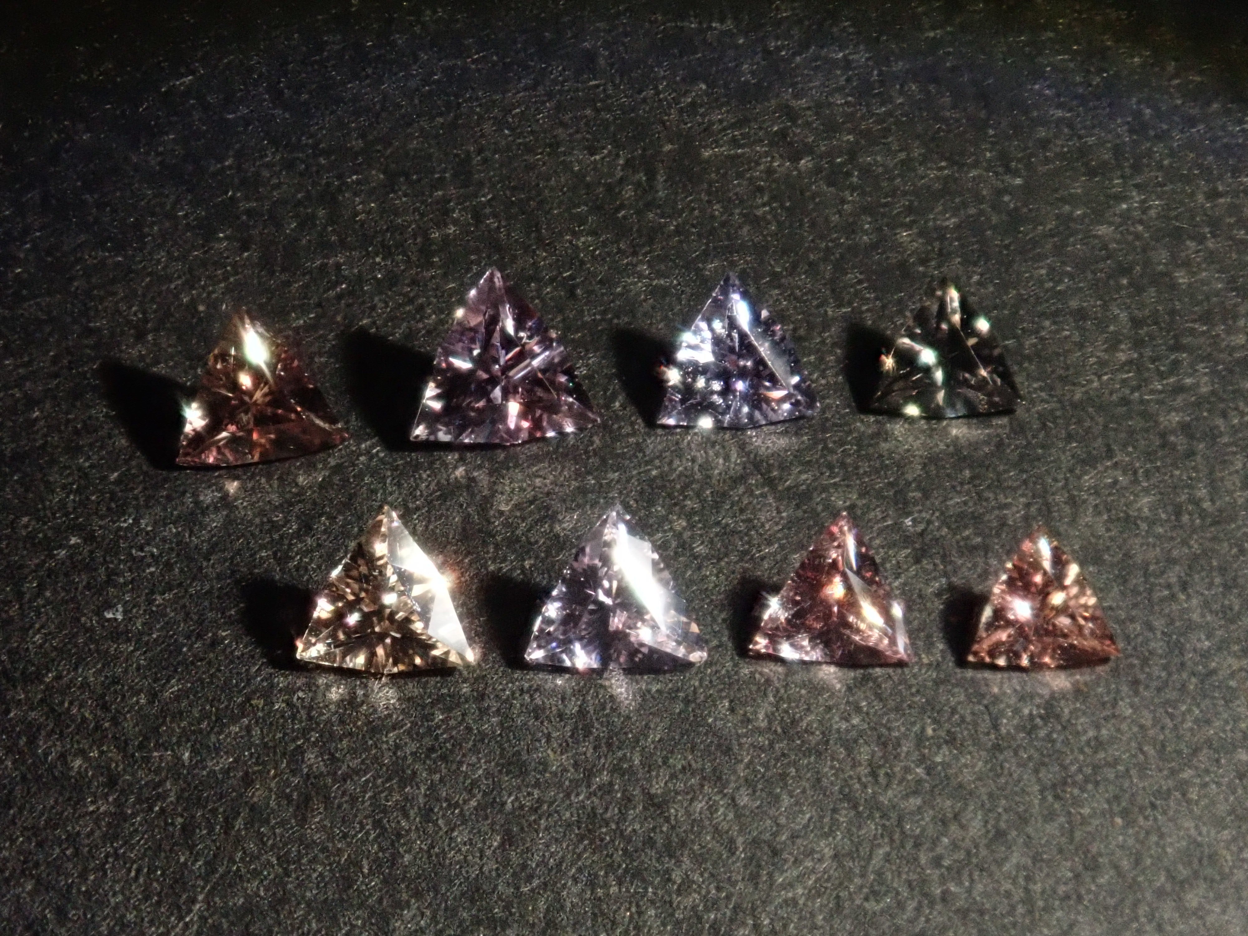 Limited to 16 stones Gem gacha💎 Cut by Sanjay, a Sri Lankan polisher (1 in 2 people will win a Sanjay sapphire) Multiple purchase discounts available