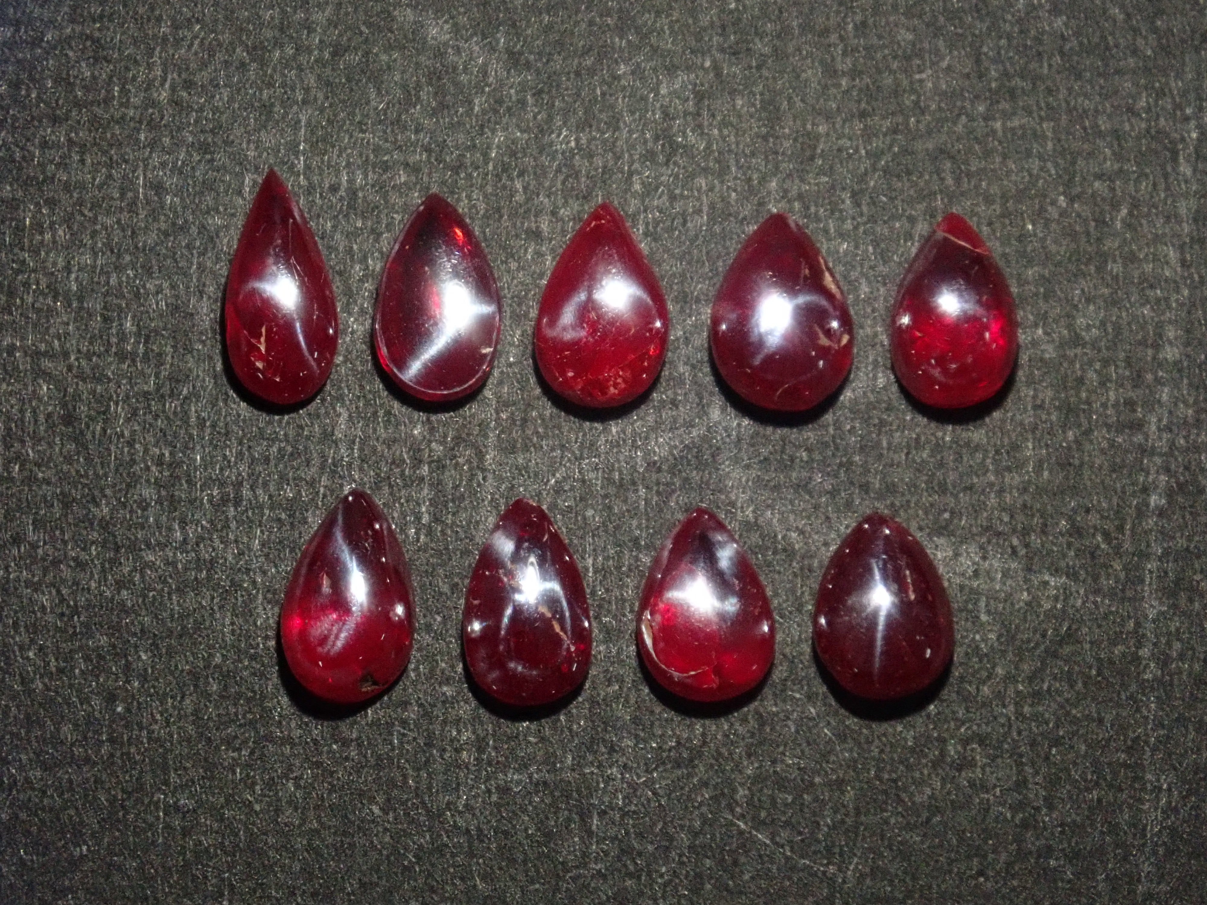 [Available at 10 PM on August 14th] Limited to 9 stones: 1 loose Chinese cinnabar (pear-shaped) stone (certificate of authenticity included for each stone) [Multiple purchase discounts available]