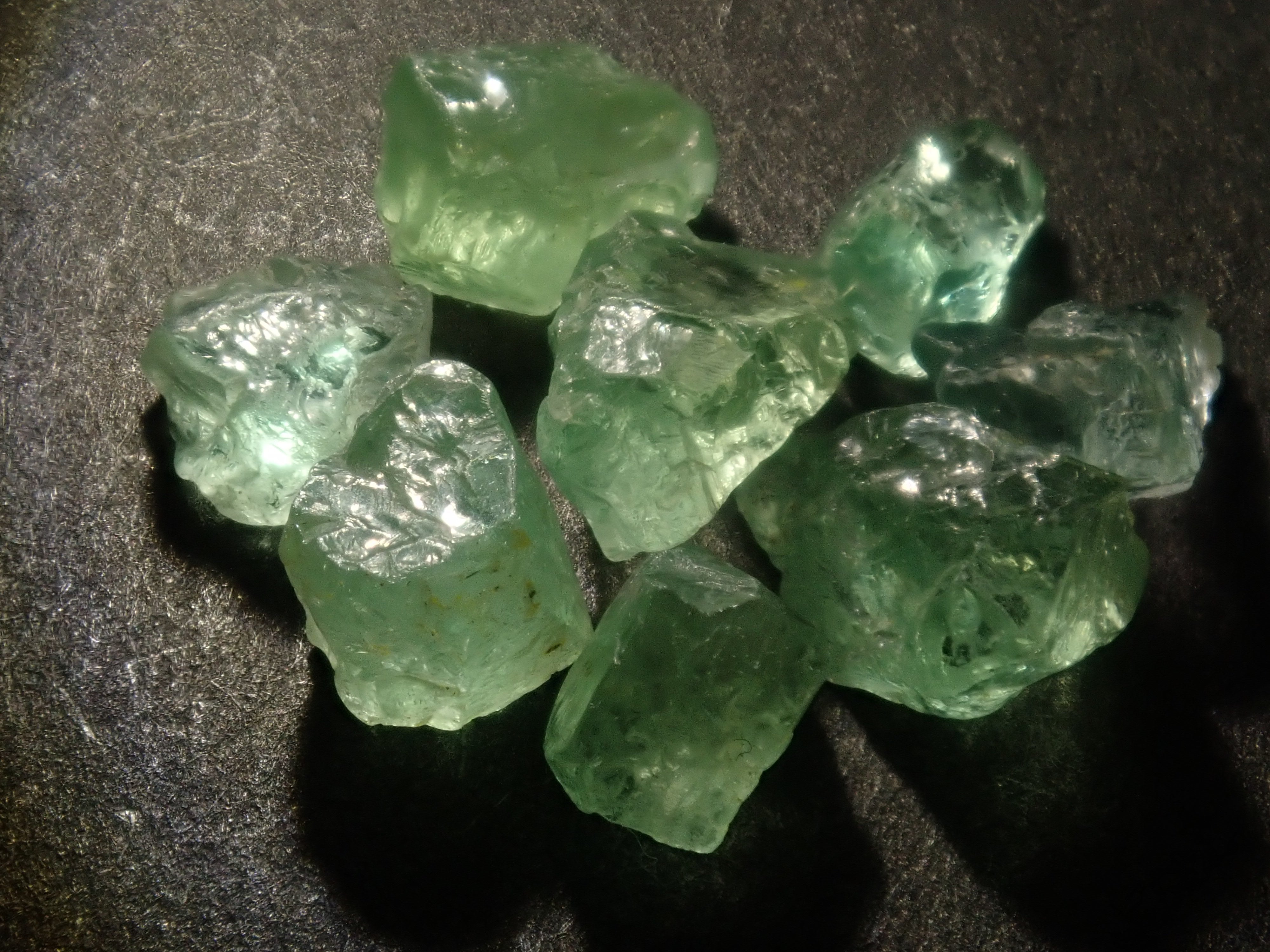 【2/7  22時販売】《限定10石》ブラジル産パライバトルマリン（CuO:2.3%やCuO:1.4%）・コーネルピン原石ガチャ《複数購入割引有》