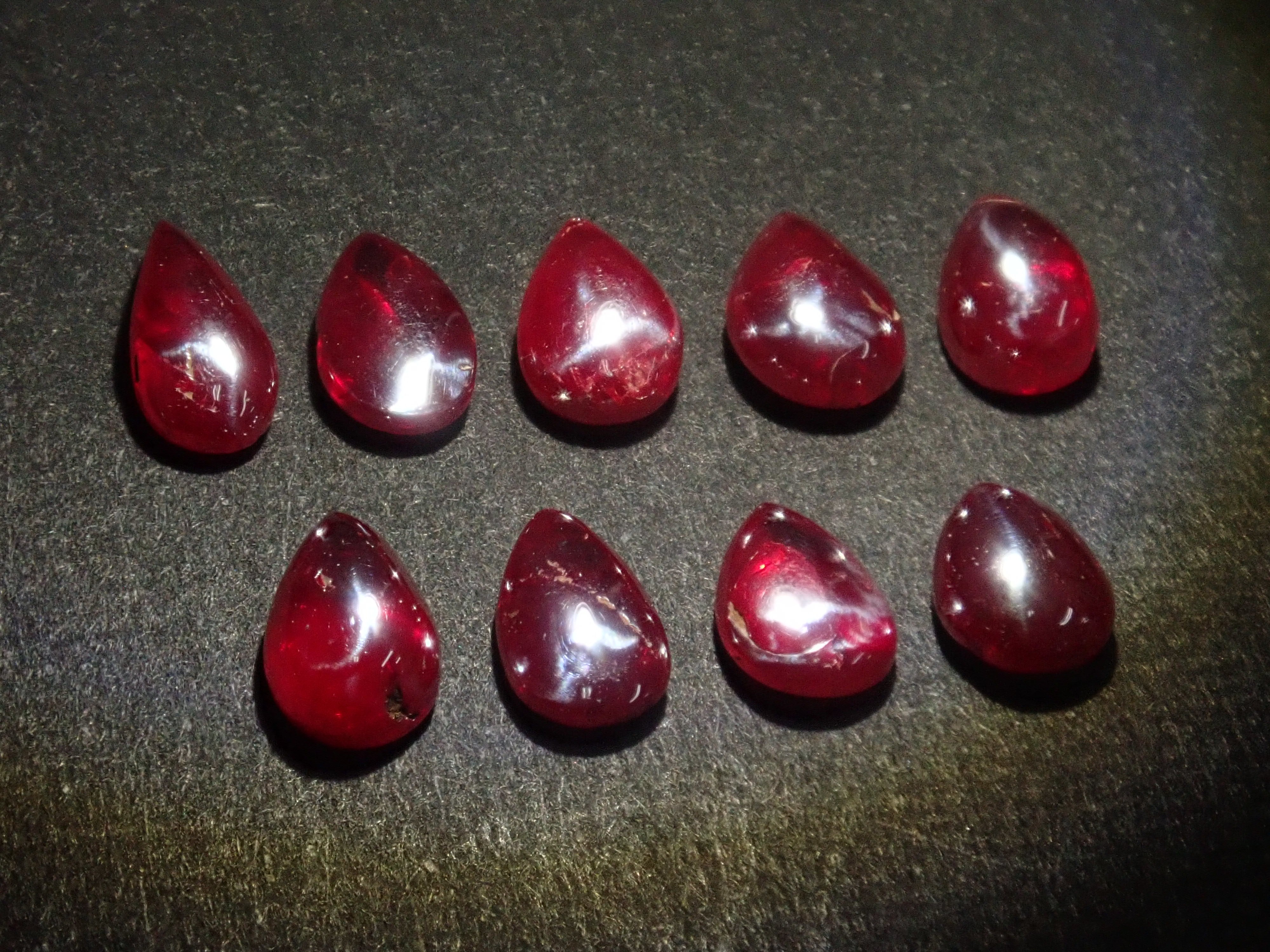 [Available at 10 PM on August 14th] Limited to 9 stones: 1 loose Chinese cinnabar (pear-shaped) stone (certificate of authenticity included for each stone) [Multiple purchase discounts available]