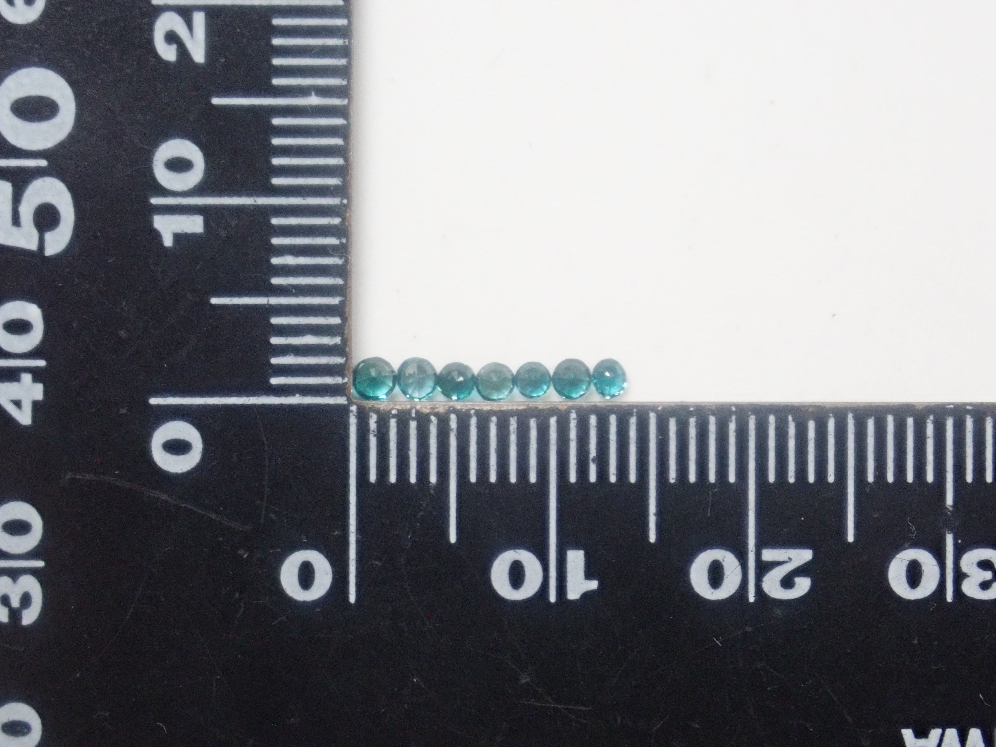 マダガスカル産グランディディエライト1石ルース（平均0.035ct）《複数