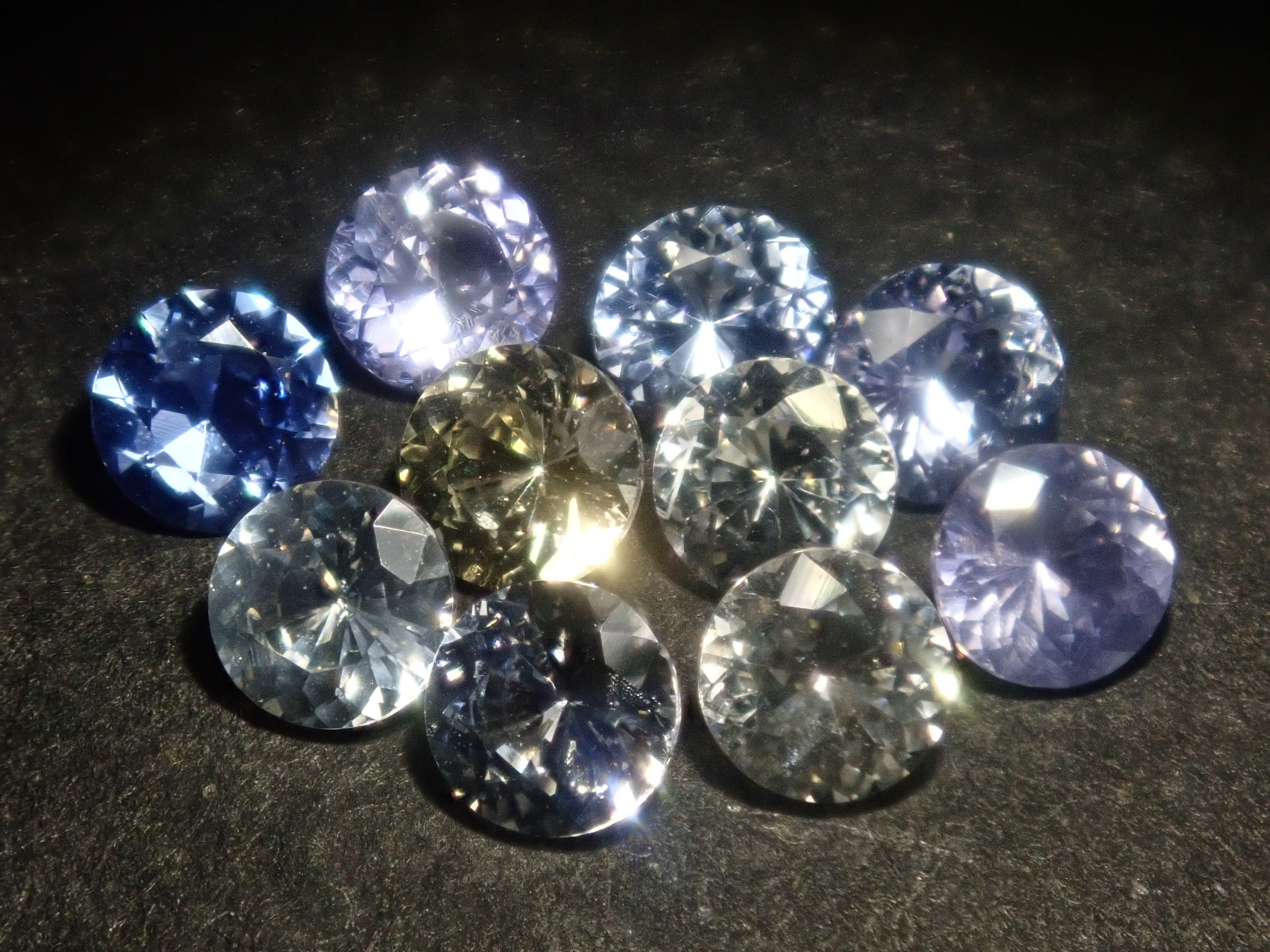 【10/12 22時販売】《限定10石》スリランカ・テッパナワ鉱山産非加熱サファイア（3.5mm,ラウンドカット） 1石ルース《複数購入割引有》