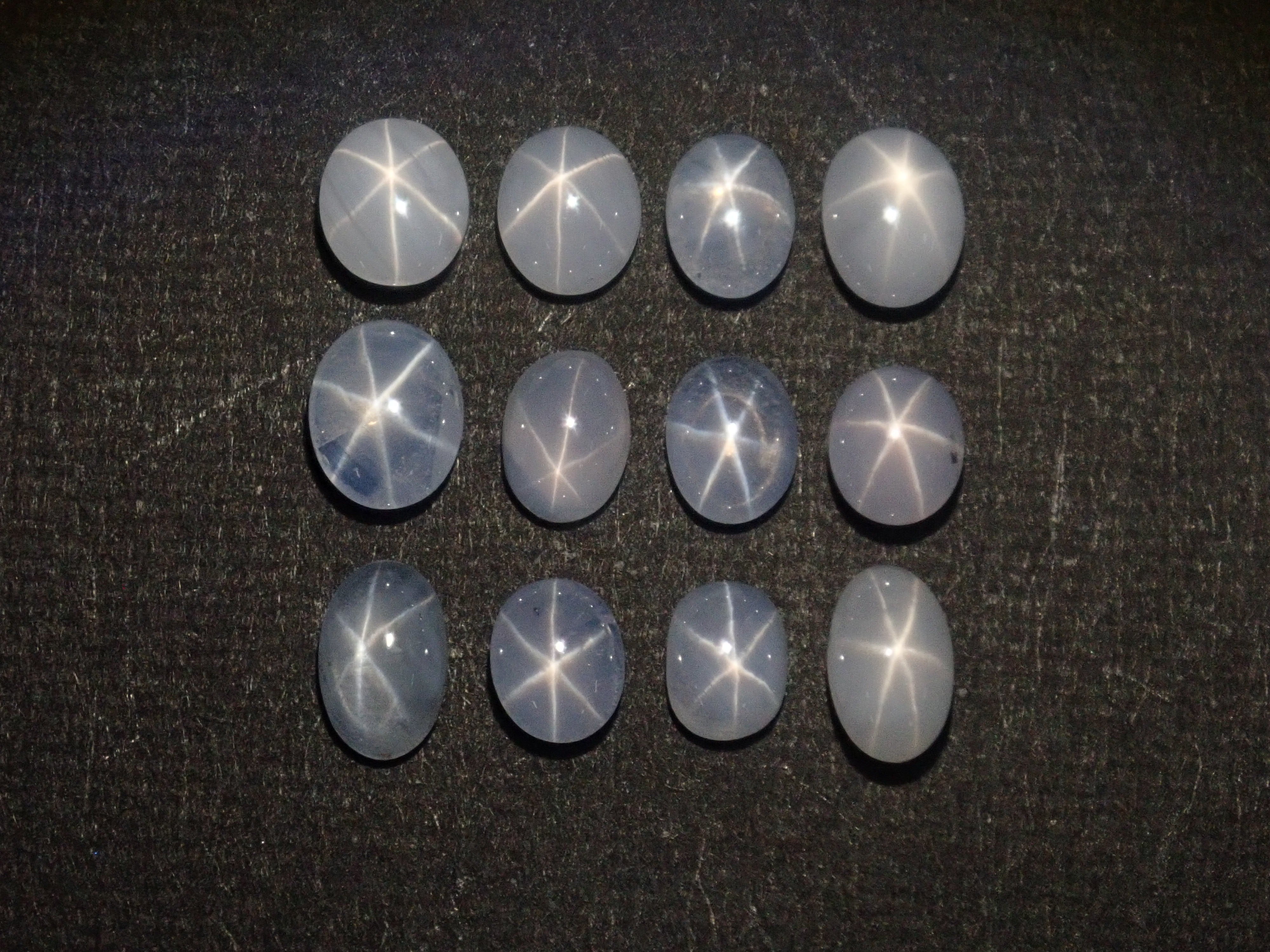 [On sale at 10pm on 6/22] {Only 2 left} Shinjuku Annex Opening Commemorative Project - Sri Lankan Star Sapphire 1 Loose Stone {Multiple Purchase Discounts Available}