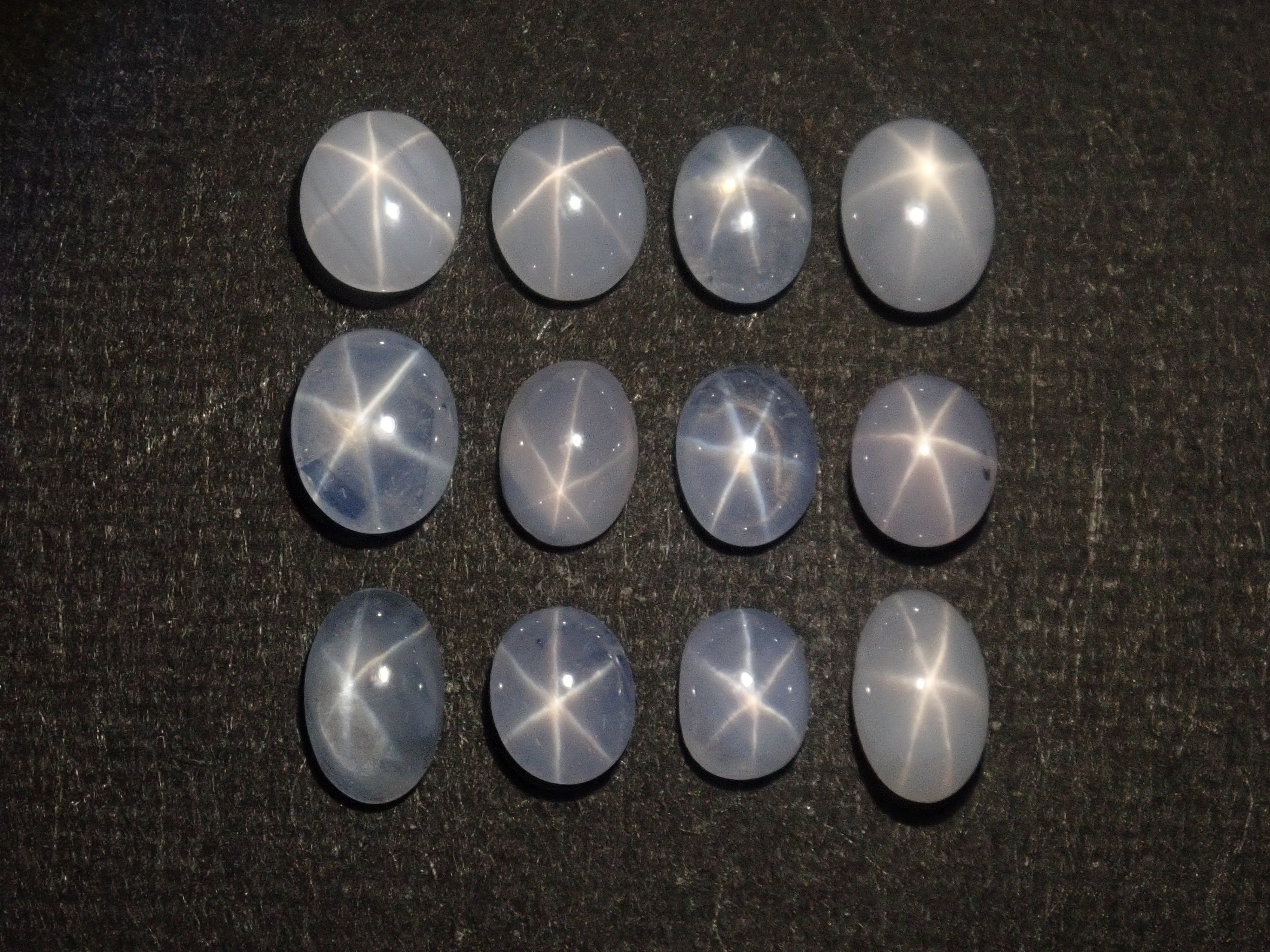 【7/4 22時販売】《限定10石》スリランカ産スターサファイア1石ルース《複数購入割引有》　