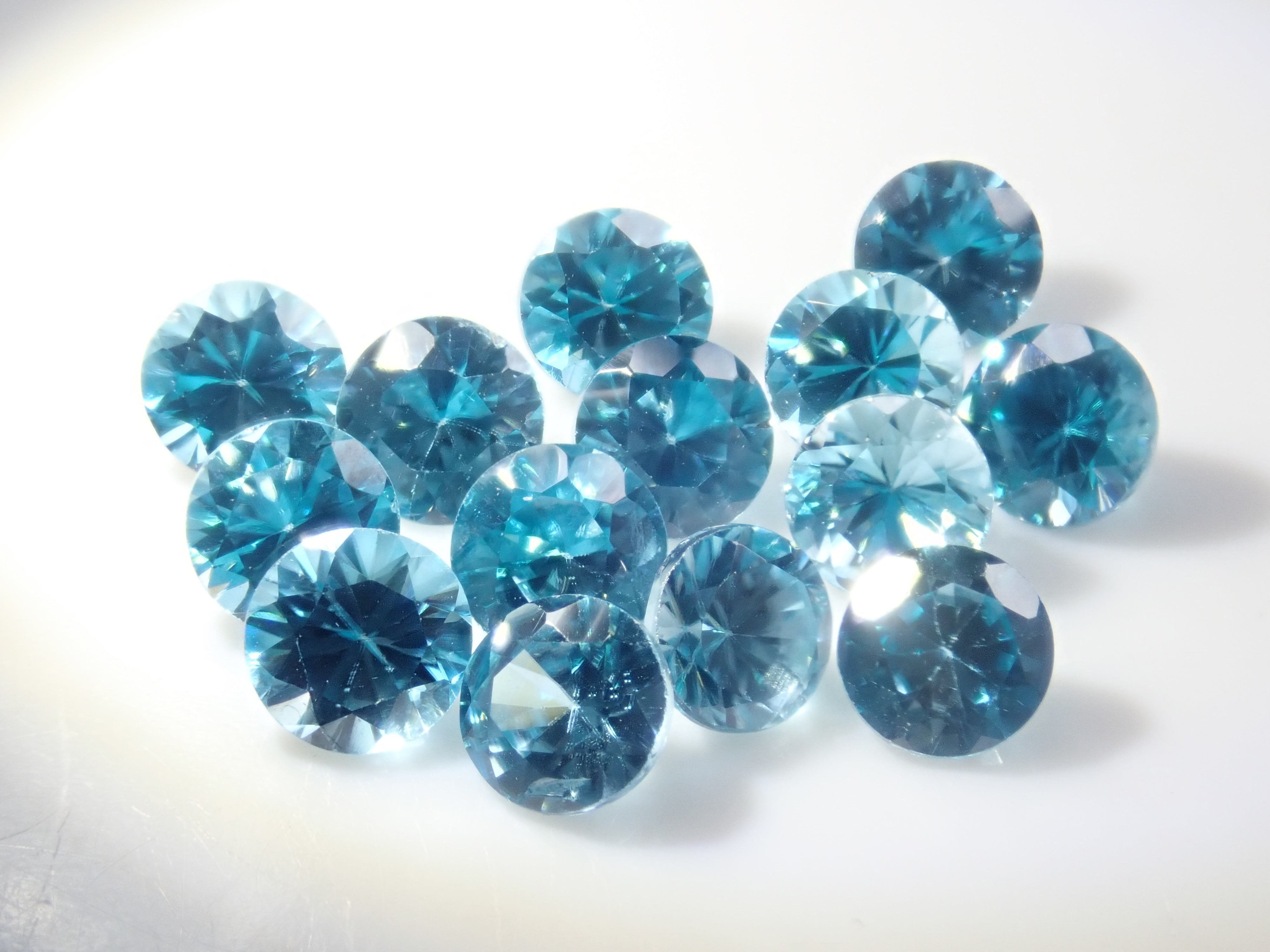 [On sale from 22:00 on March 1st] {Limited to 14 stones} 1 Cambodian Ratanakiri Blue Zircon (4mm) {Multiple purchase discounts available}