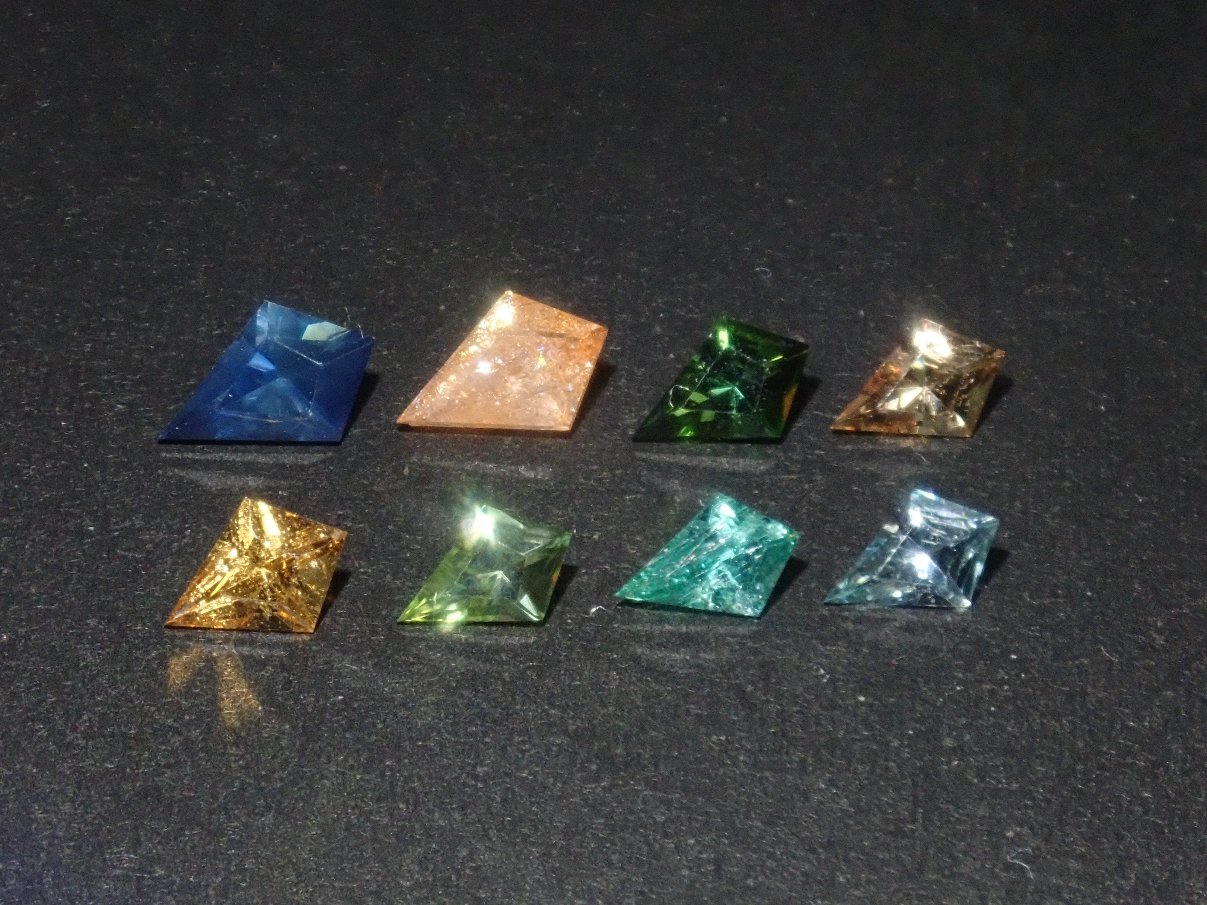 【9/6 22時販売】《限定8石》カイトカット1石ルース（イリュージョンサンストーン,サファイア,エメラルド,スペサルティンガーネットなど）《複数購入割引有》