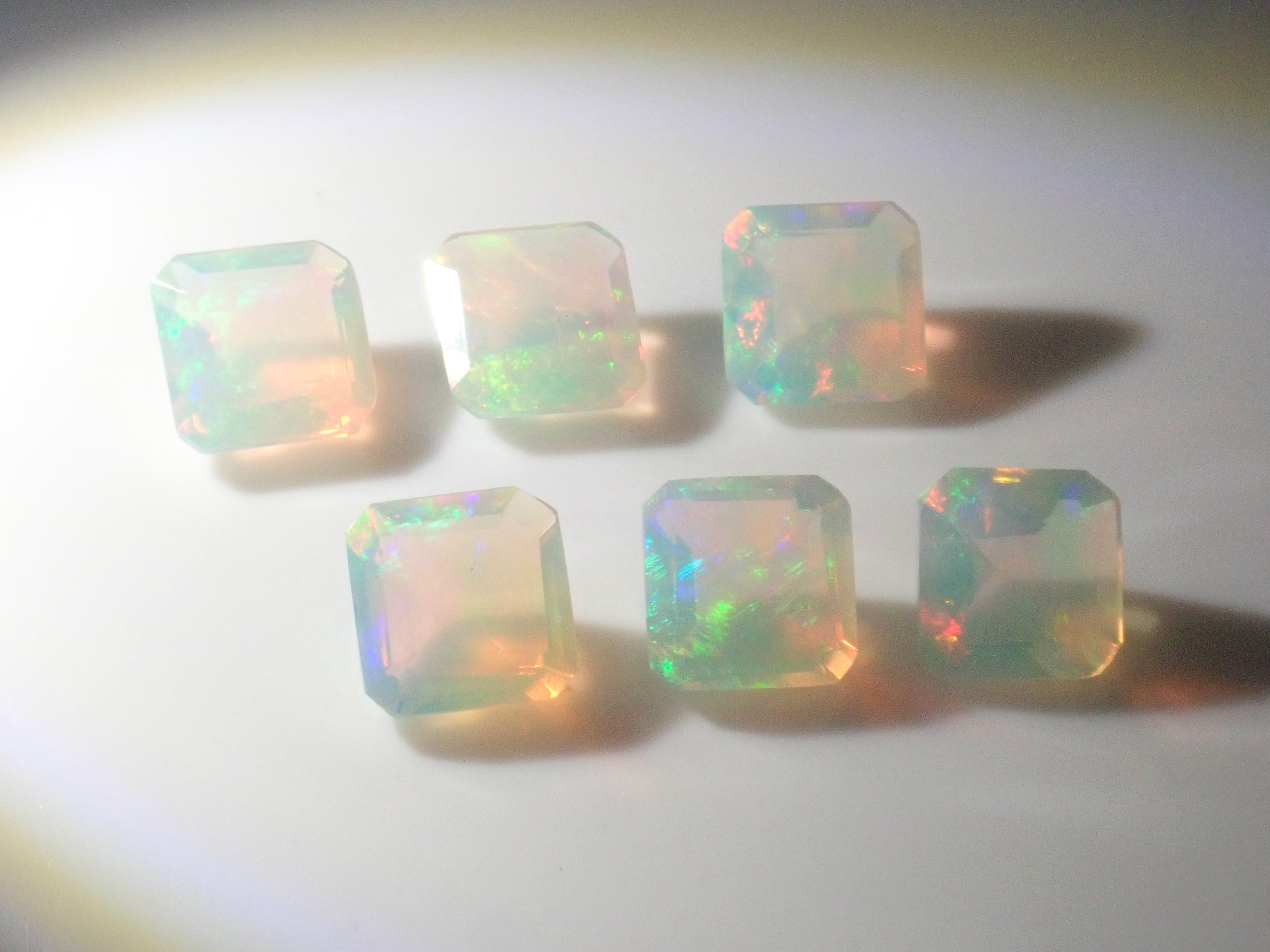 《僅限 6 顆》 1 顆埃塞俄比亞蛋白石散石 (7 x 7mm) 《多買有折扣》