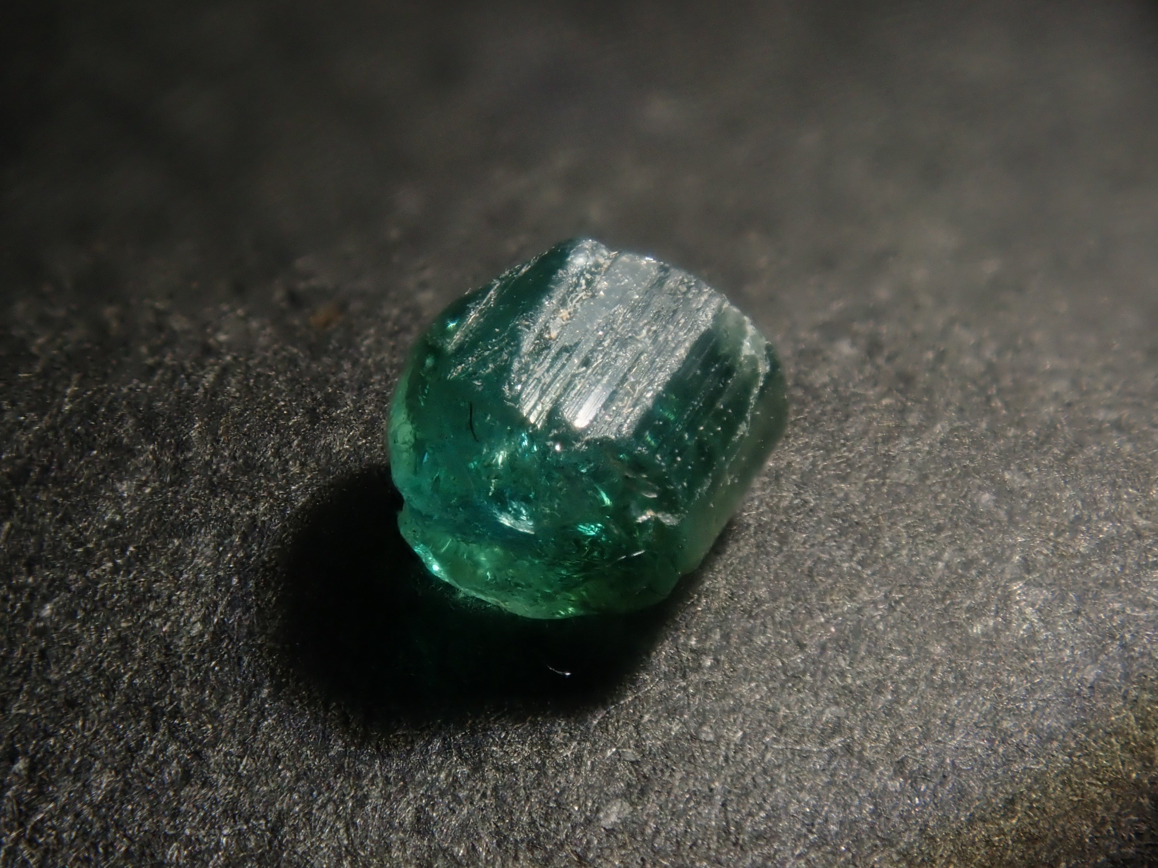 【2/7  22時販売】《限定10石》ブラジル産パライバトルマリン（CuO:2.3%やCuO:1.4%）・コーネルピン原石ガチャ《複数購入割引有》