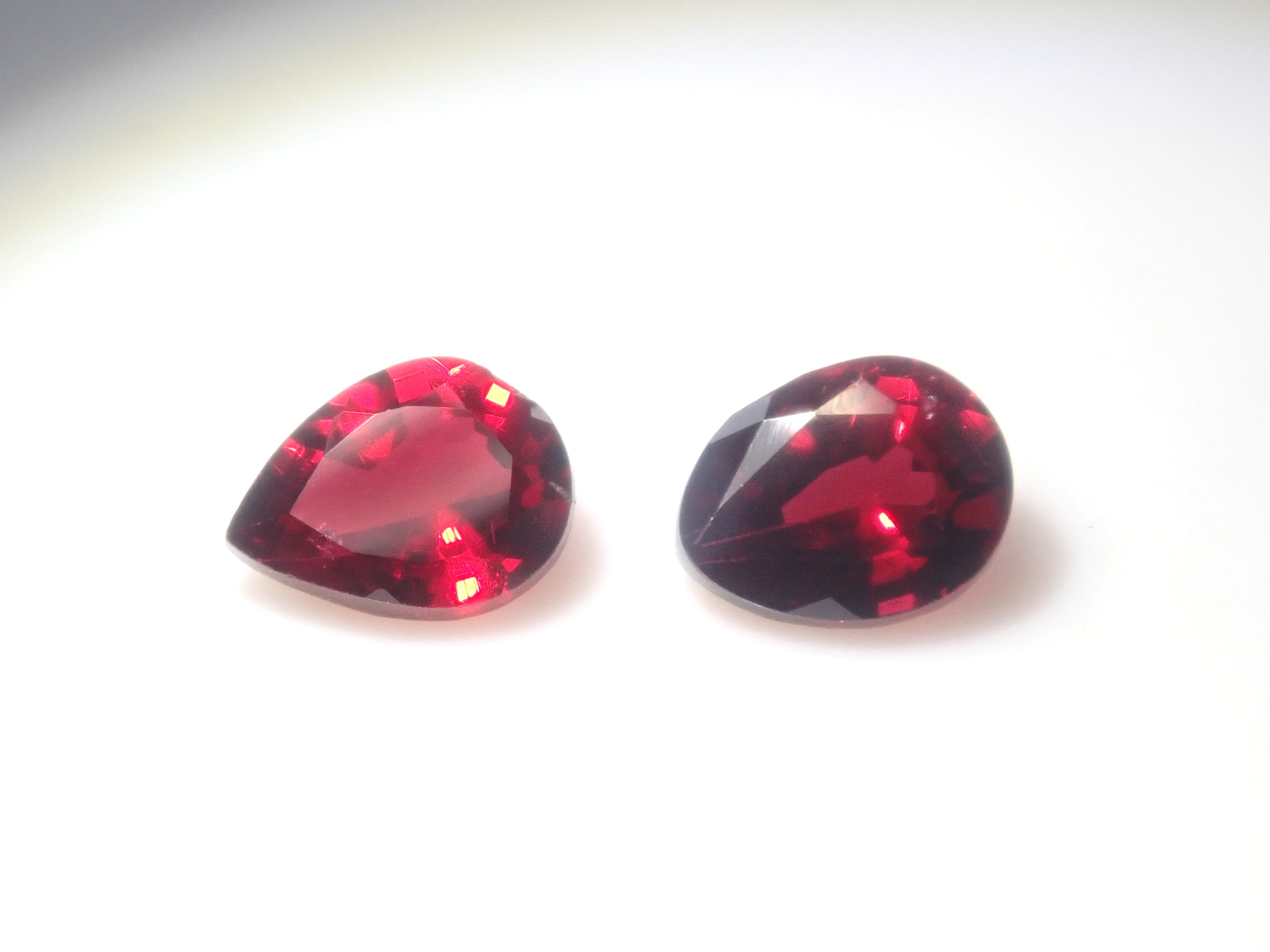 【6/27  22時販売】《限定2石》ミャンマー産レッドスピネル（ペアシェイプ約4×3mm）《複数購入割引有》