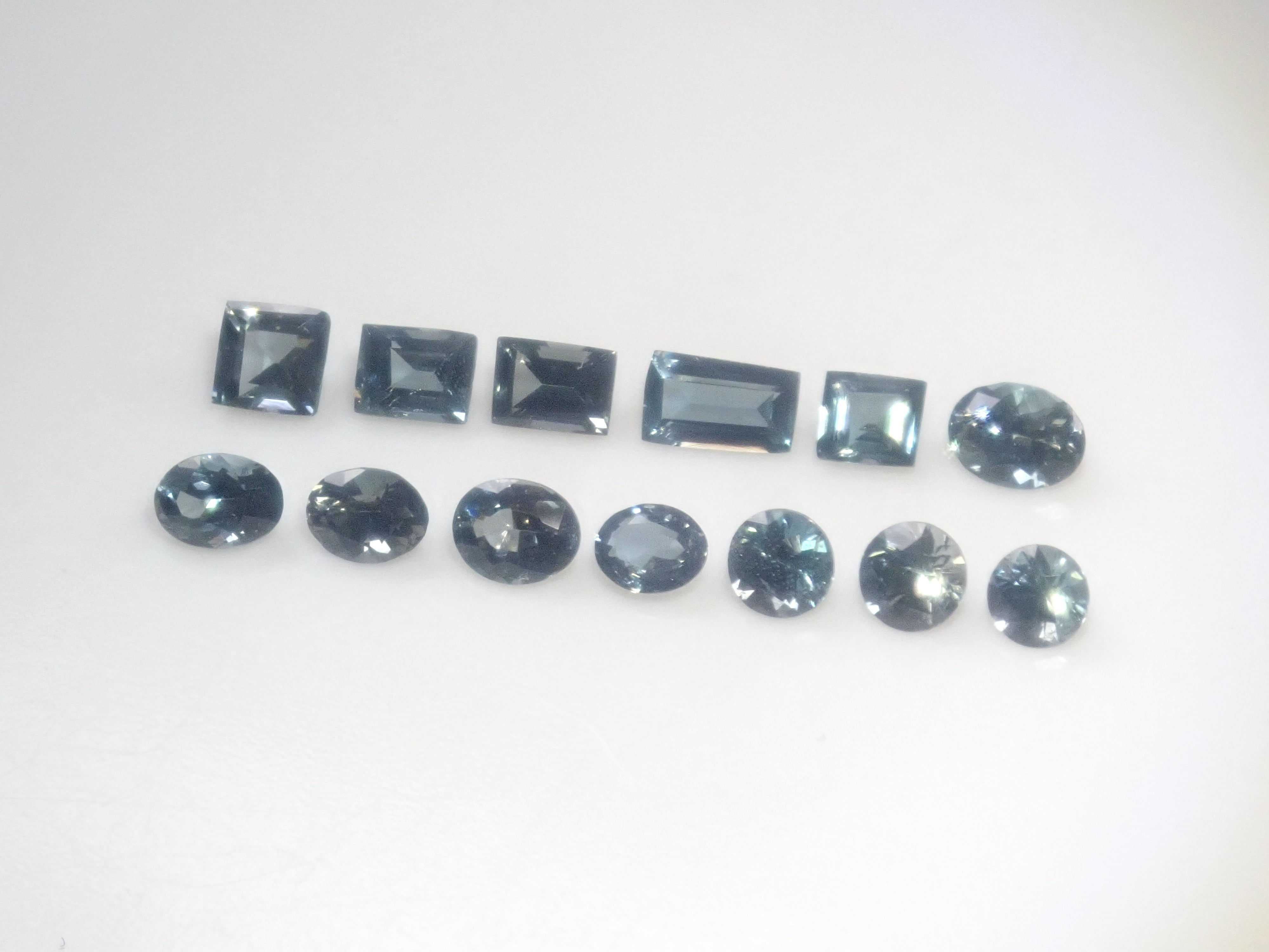 マダガスカル産サファリン1石ルース（平均0.10ct）