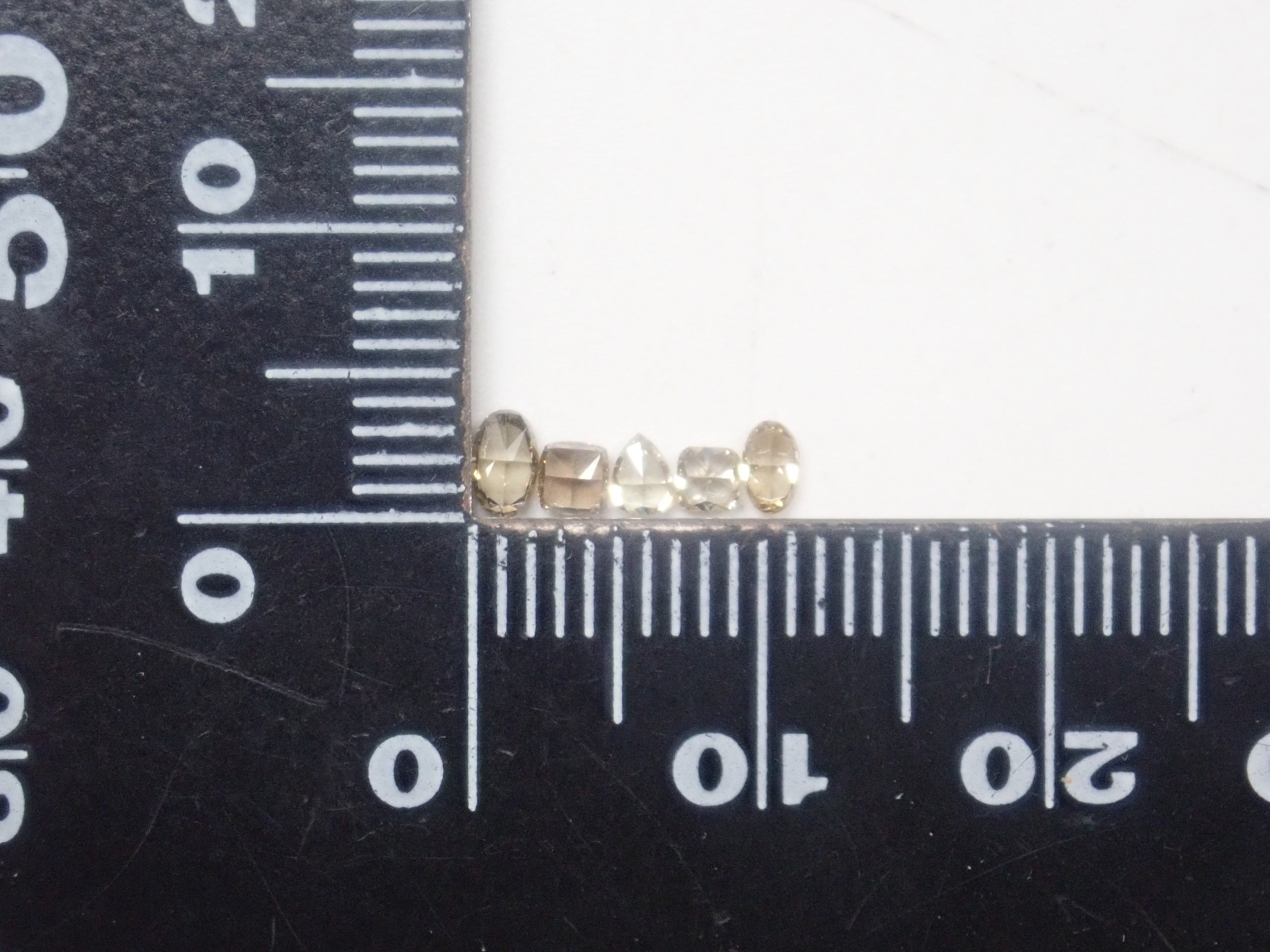 【3/1 22時販売】《限定10石》蛍光ダイヤモンドガチャ💎通常35,800円の3.2mmカメレオンダイヤなど含むガチャ（VS-SIクラス相当）《複数購入割引有》