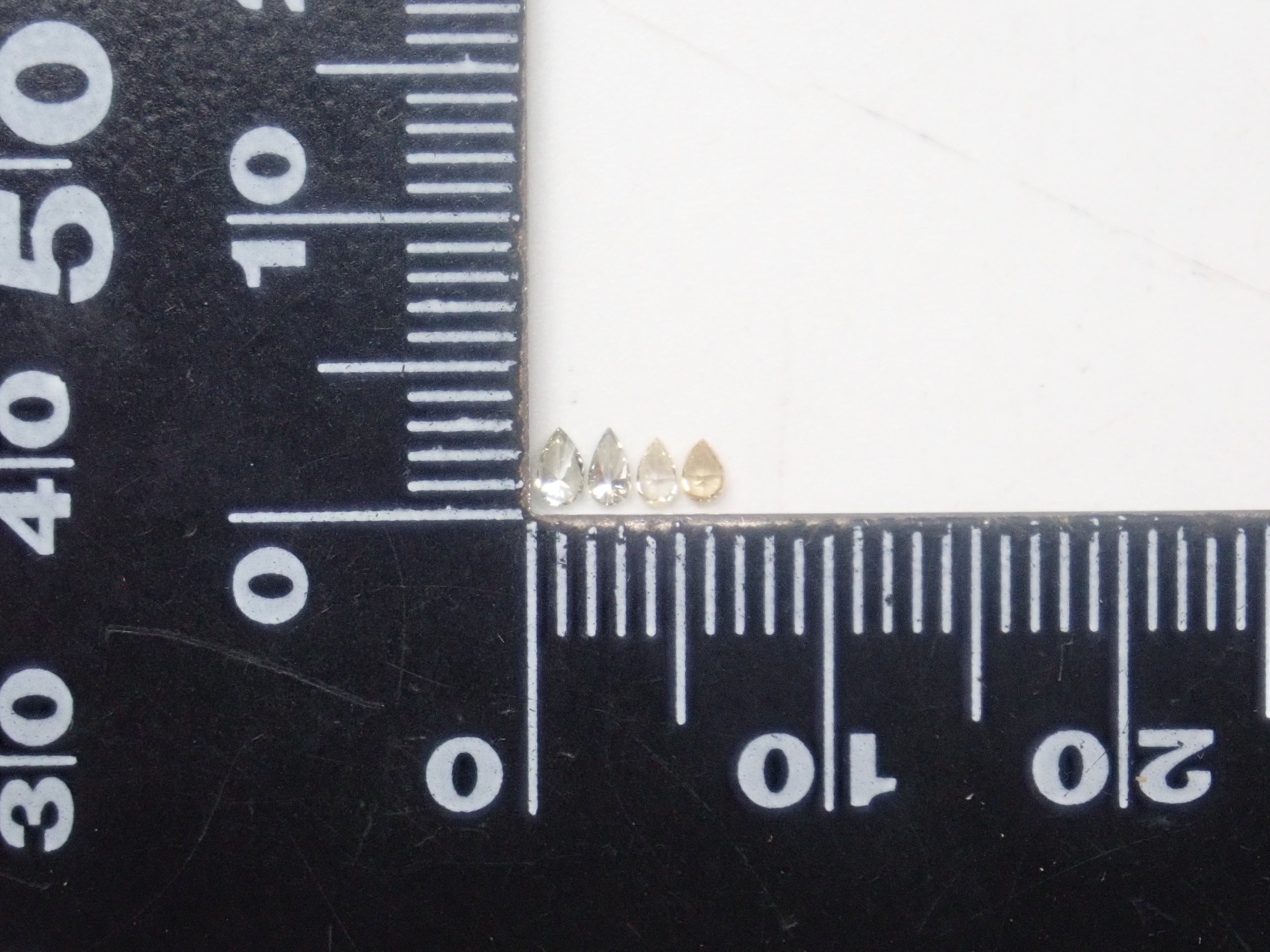 【3/1 22時販売】《限定10石》蛍光ダイヤモンドガチャ💎通常35,800円の3.2mmカメレオンダイヤなど含むガチャ（VS-SIクラス相当）《複数購入割引有》