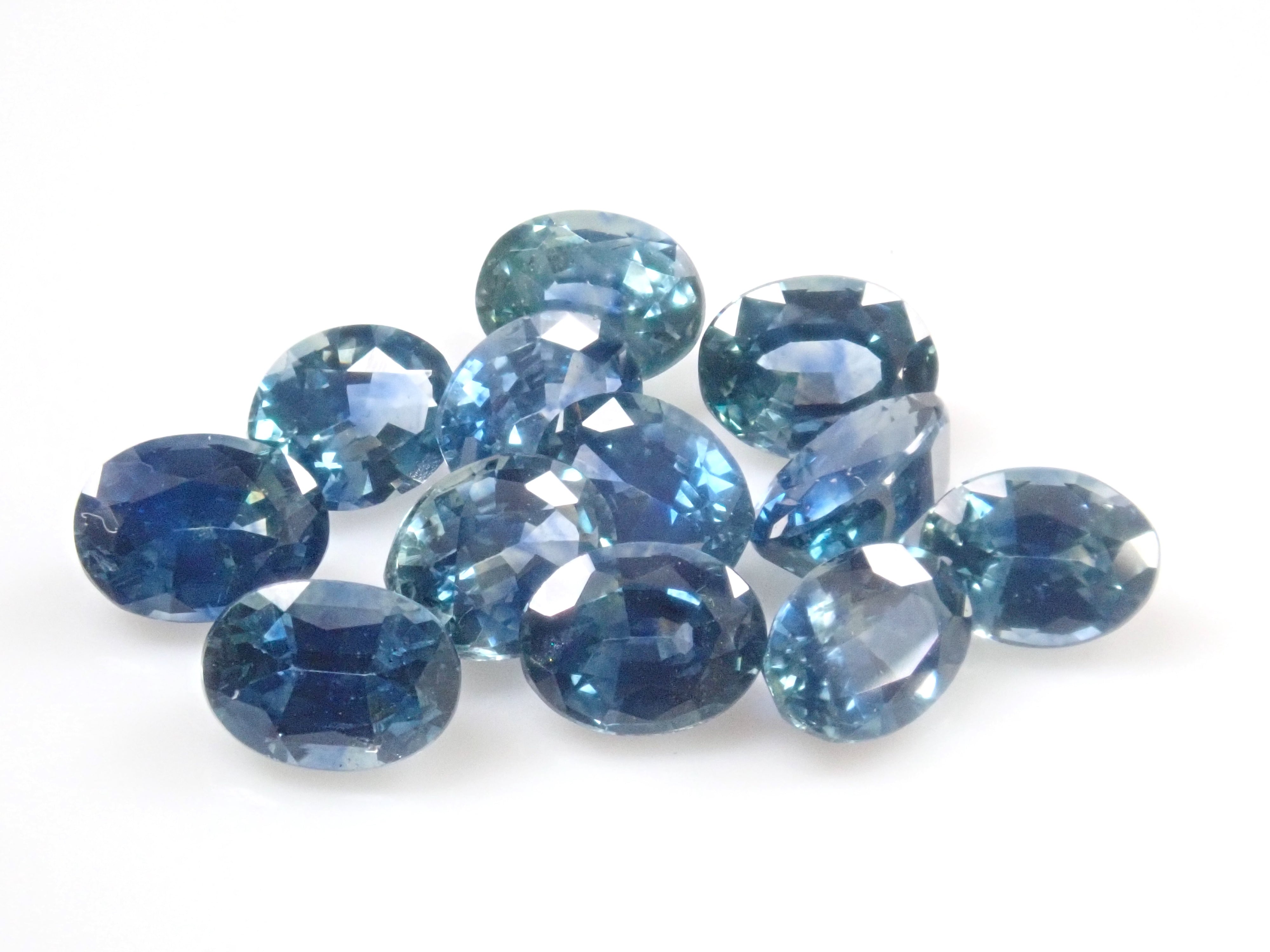 Limited to 12 stones Sapphire Gacha💎 Montana sapphire 1 loose stone (green-blue, 3 x 4 mm) Multiple purchase discounts available 