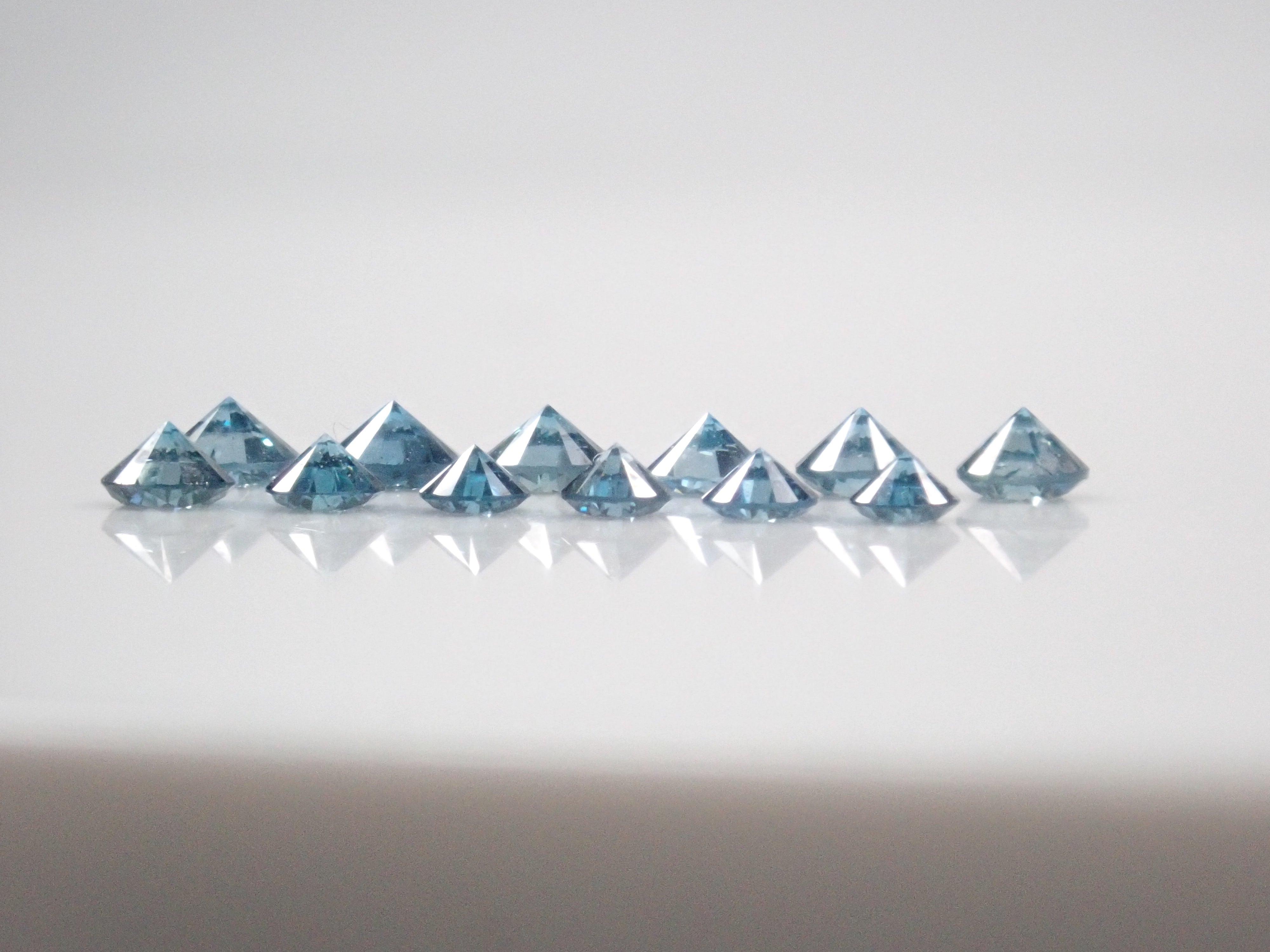 [On sale at 10pm on 2/22] {Limited to 12 pieces} Diamond Gacha💎1 London Blue Diamond Loose (VS class equivalent, 2.0~3.2mm) {Multiple purchase discounts available}