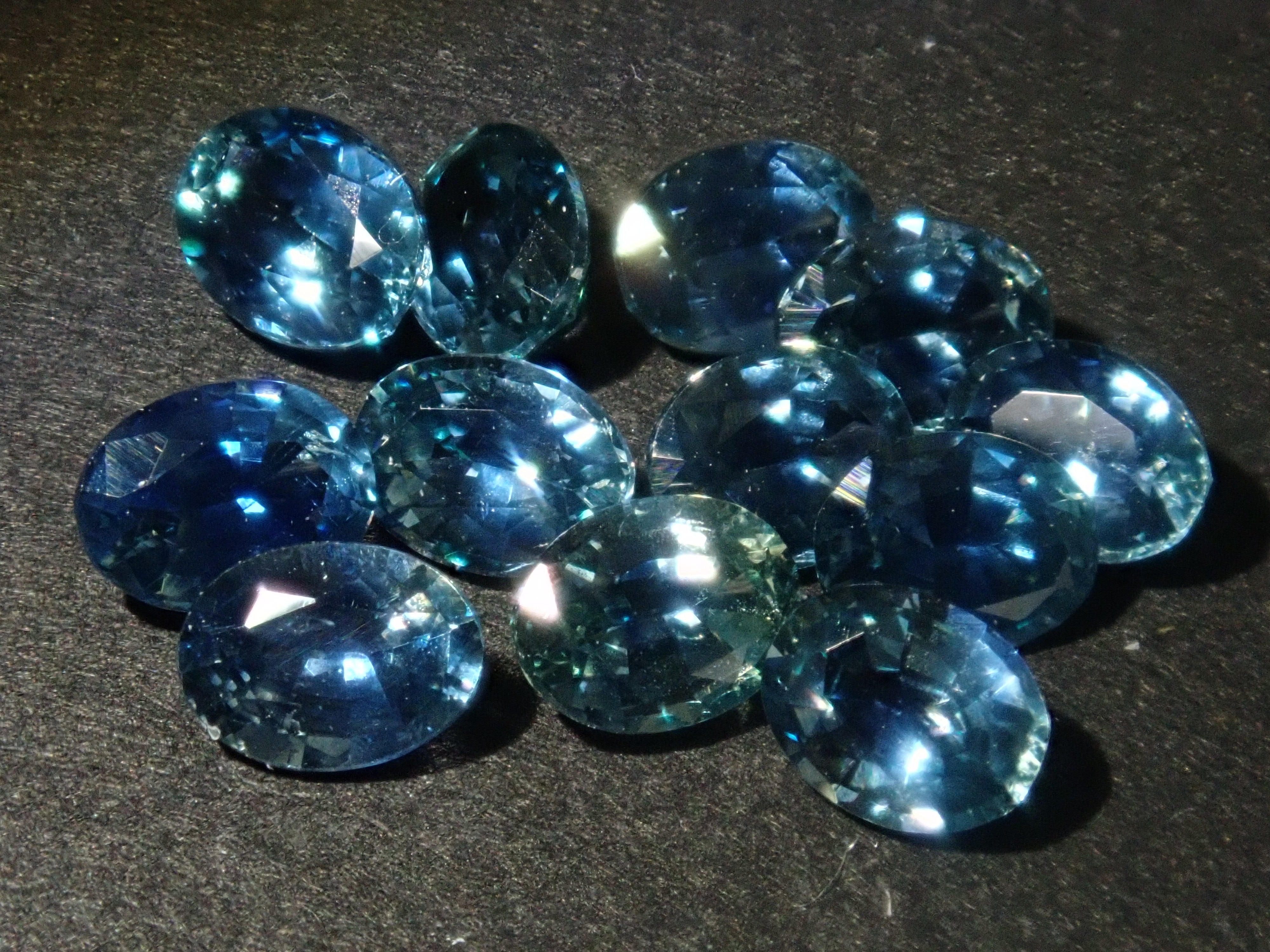 Limited to 12 stones Sapphire Gacha💎 Montana sapphire 1 loose stone (green-blue, 3 x 4 mm) Multiple purchase discounts available 