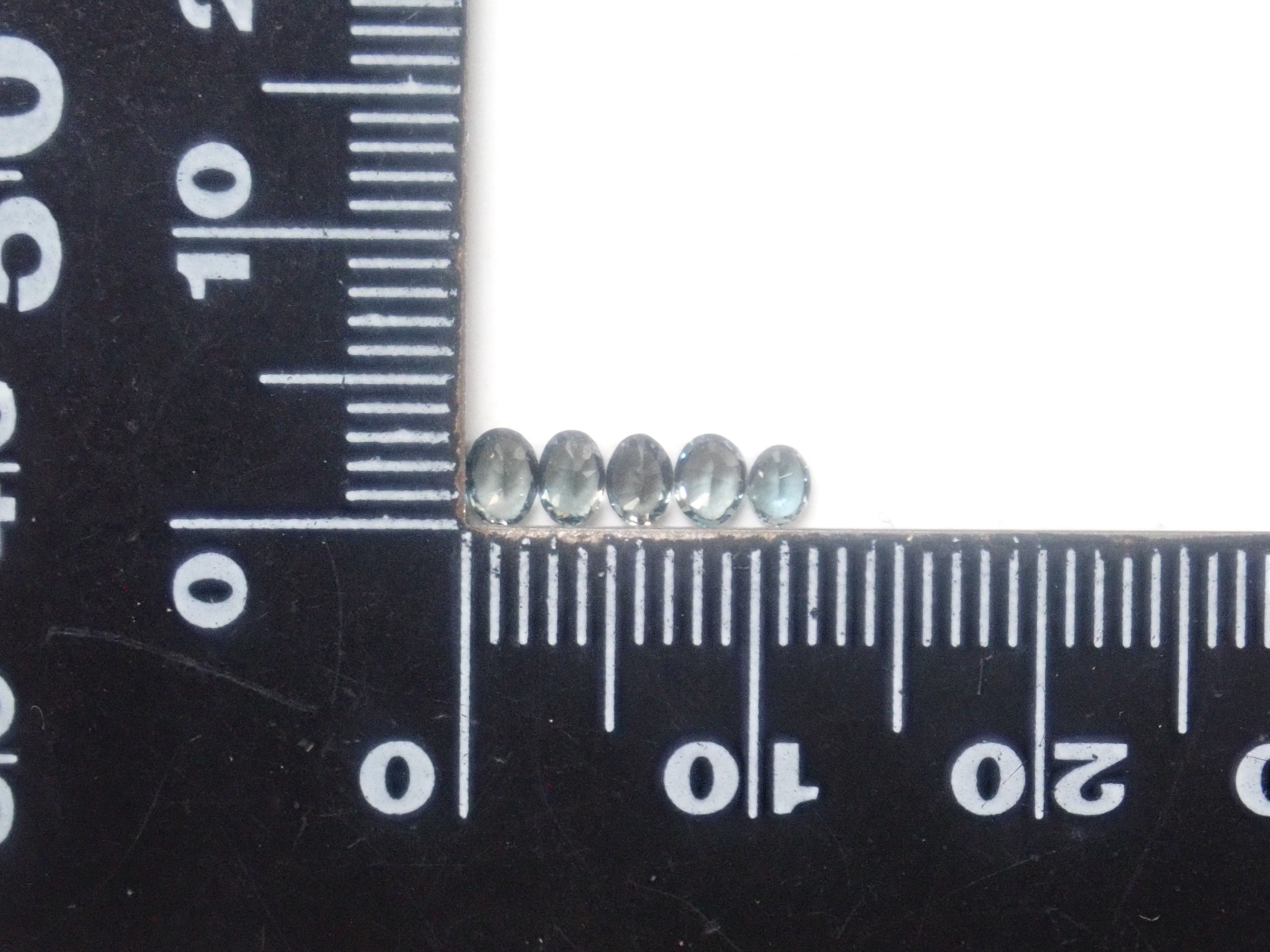 マダガスカル産サファリン1石ルース（平均0.10ct）