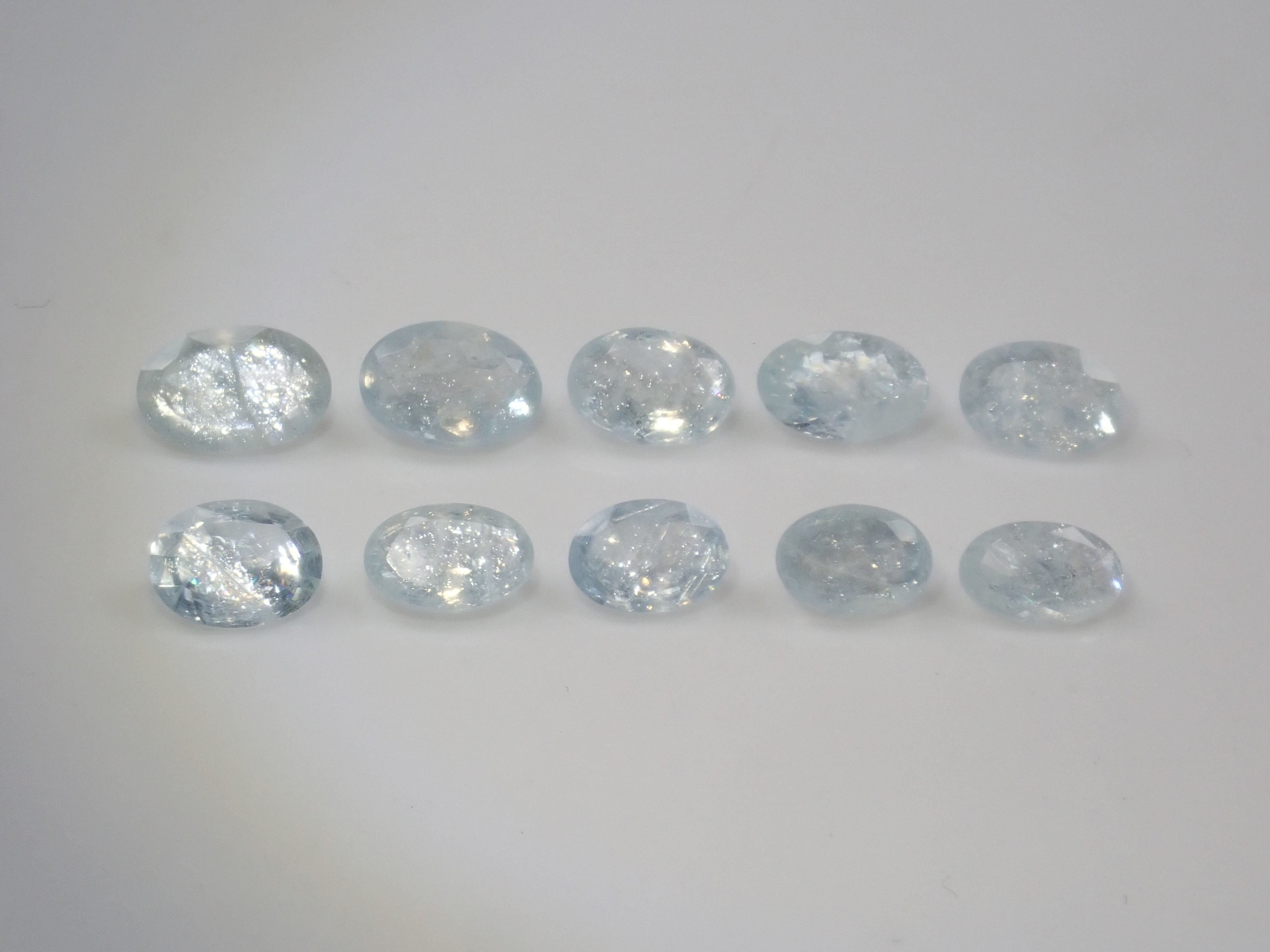 [Available at 10 PM on August 13th] [Limited to 9 stones] One loose Brazilian rainbow aquamarine (oval cut, average 0.8 carats) [Multiple purchase discounts available]