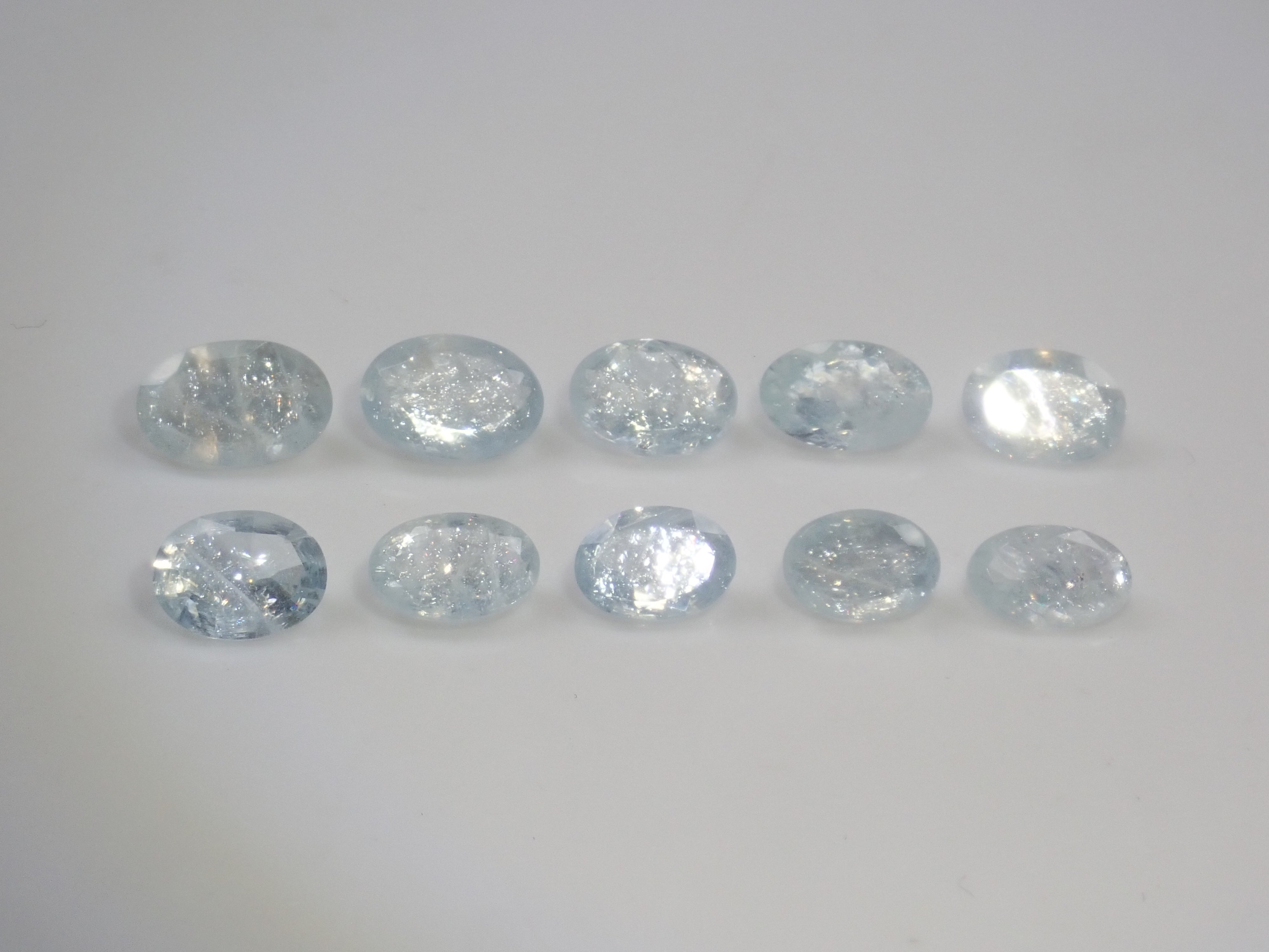 [Available at 10 PM on August 13th] [Limited to 9 stones] One loose Brazilian rainbow aquamarine (oval cut, average 0.8 carats) [Multiple purchase discounts available]