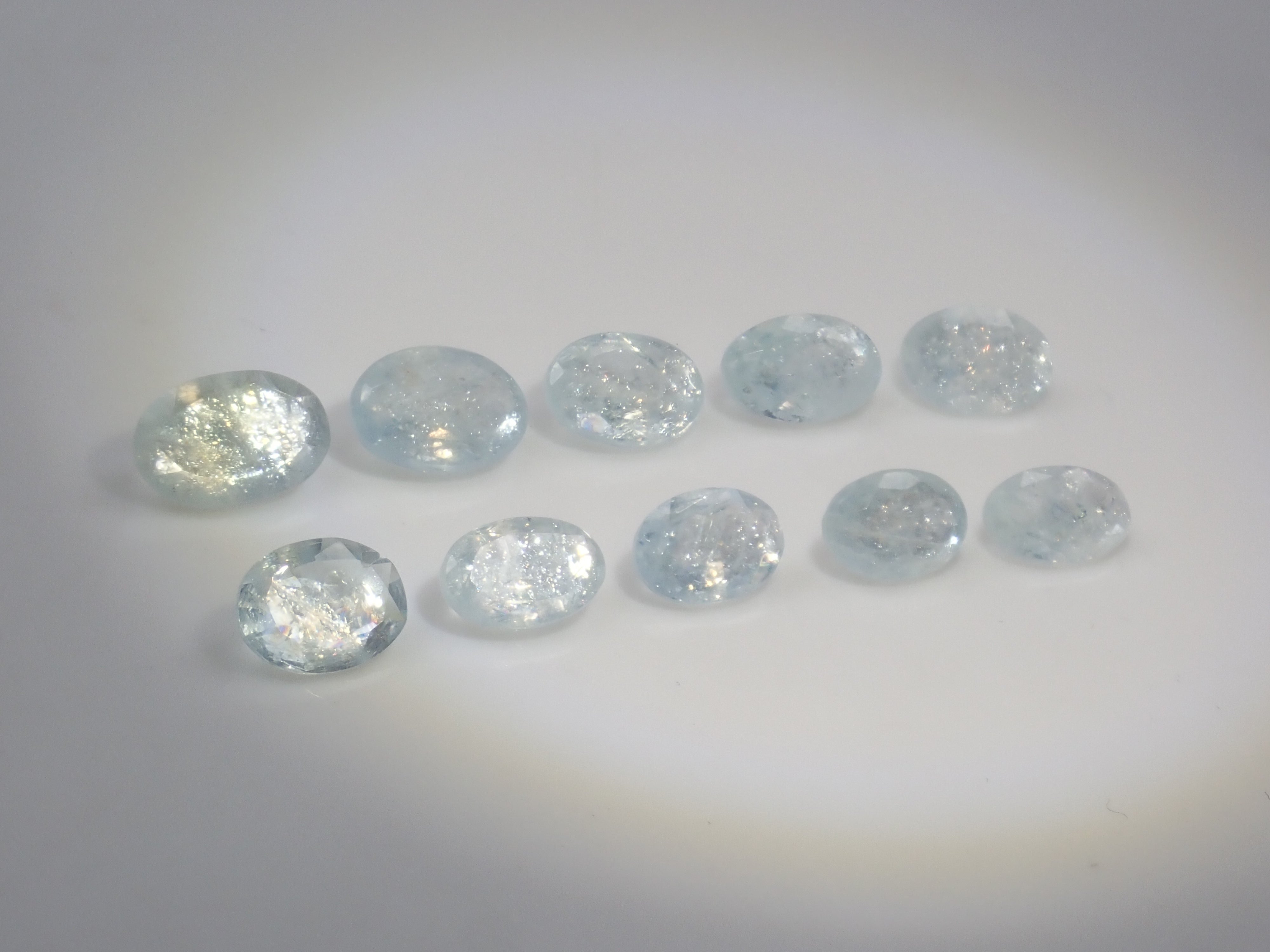 [Available at 10 PM on August 13th] [Limited to 9 stones] One loose Brazilian rainbow aquamarine (oval cut, average 0.8 carats) [Multiple purchase discounts available]