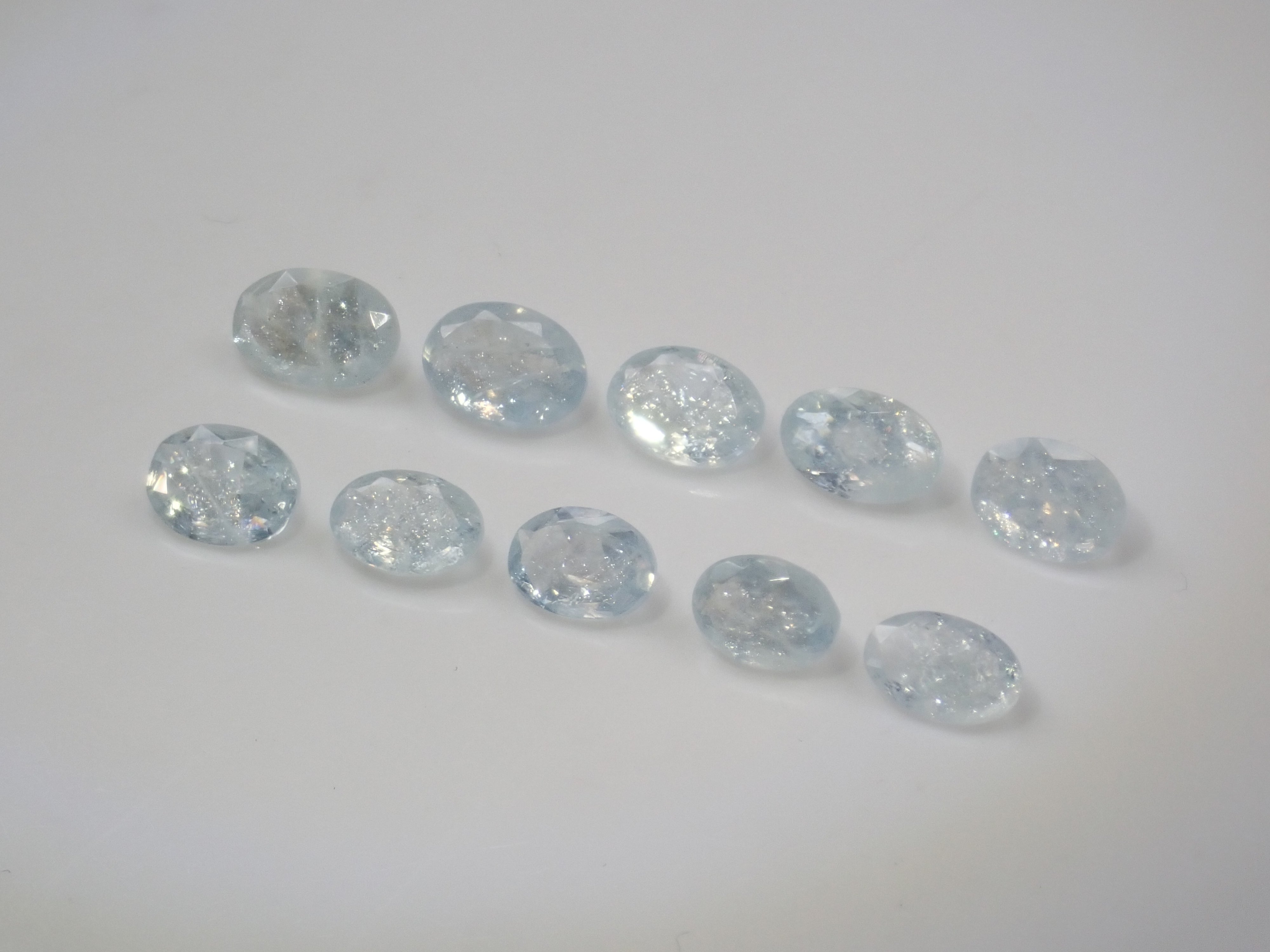 [Available at 10 PM on August 13th] [Limited to 9 stones] One loose Brazilian rainbow aquamarine (oval cut, average 0.8 carats) [Multiple purchase discounts available]