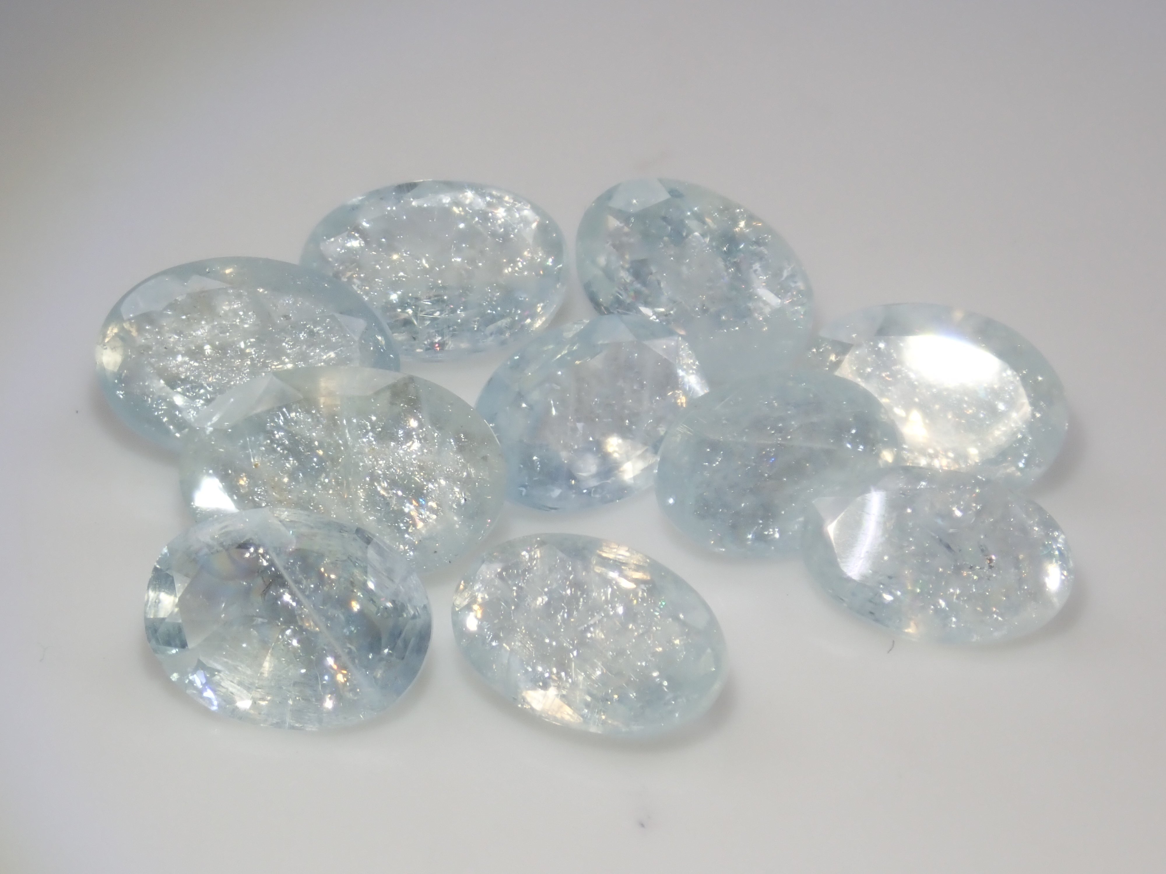 [Available at 10 PM on August 13th] [Limited to 9 stones] One loose Brazilian rainbow aquamarine (oval cut, average 0.8 carats) [Multiple purchase discounts available]