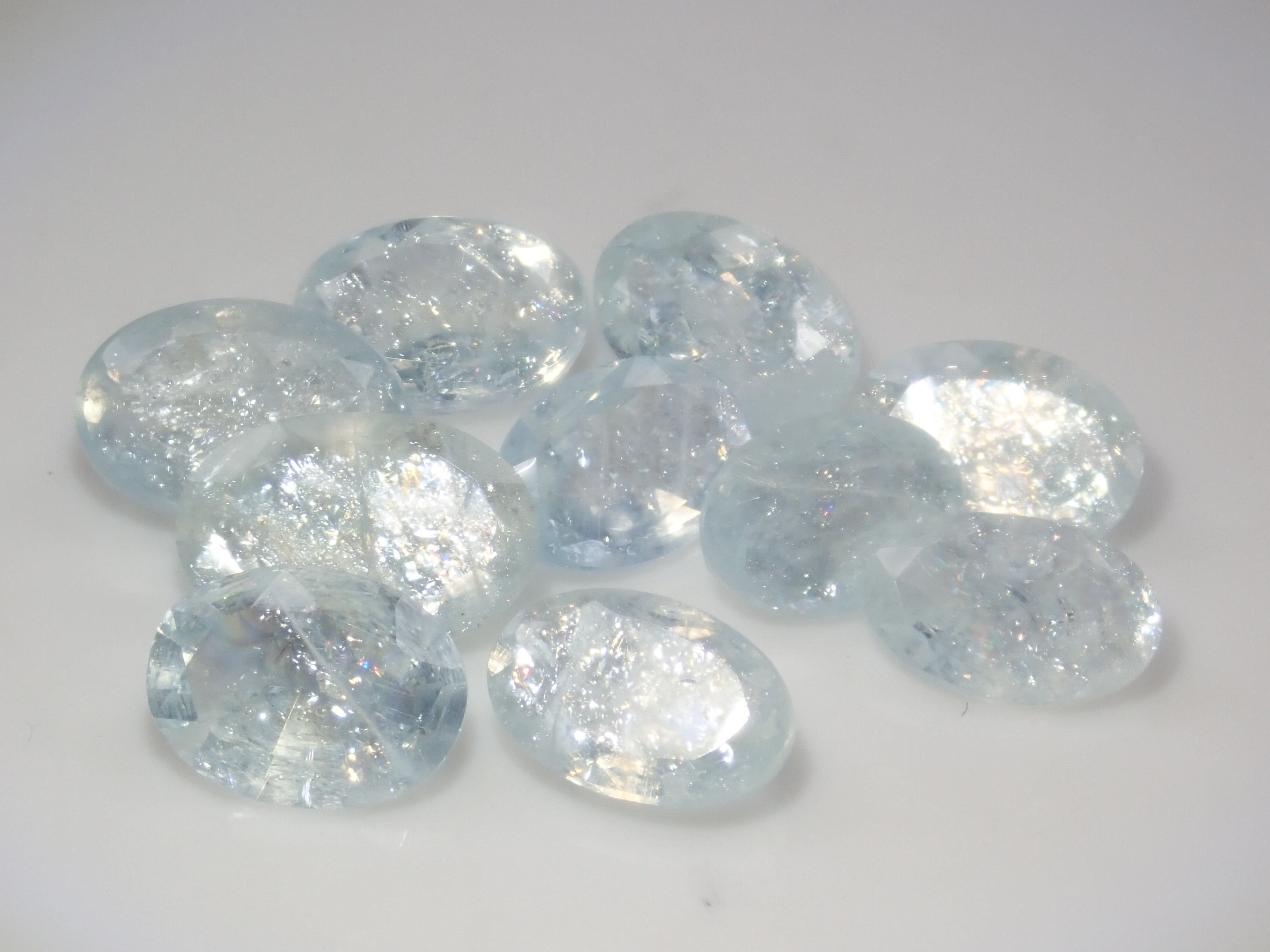 [Available at 10 PM on August 13th] [Limited to 9 stones] One loose Brazilian rainbow aquamarine (oval cut, average 0.8 carats) [Multiple purchase discounts available]