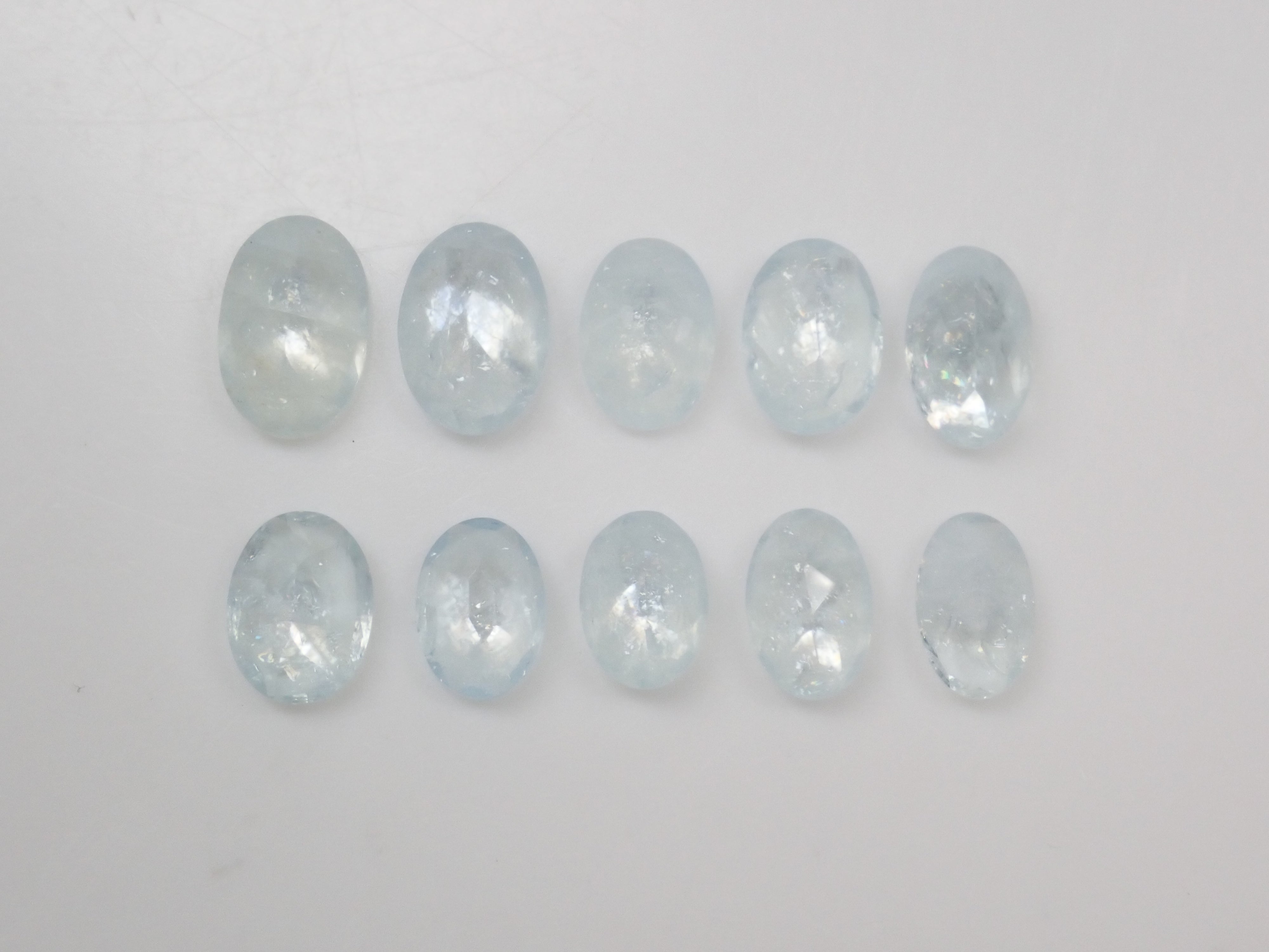[Available at 10 PM on August 13th] [Limited to 9 stones] One loose Brazilian rainbow aquamarine (oval cut, average 0.8 carats) [Multiple purchase discounts available]
