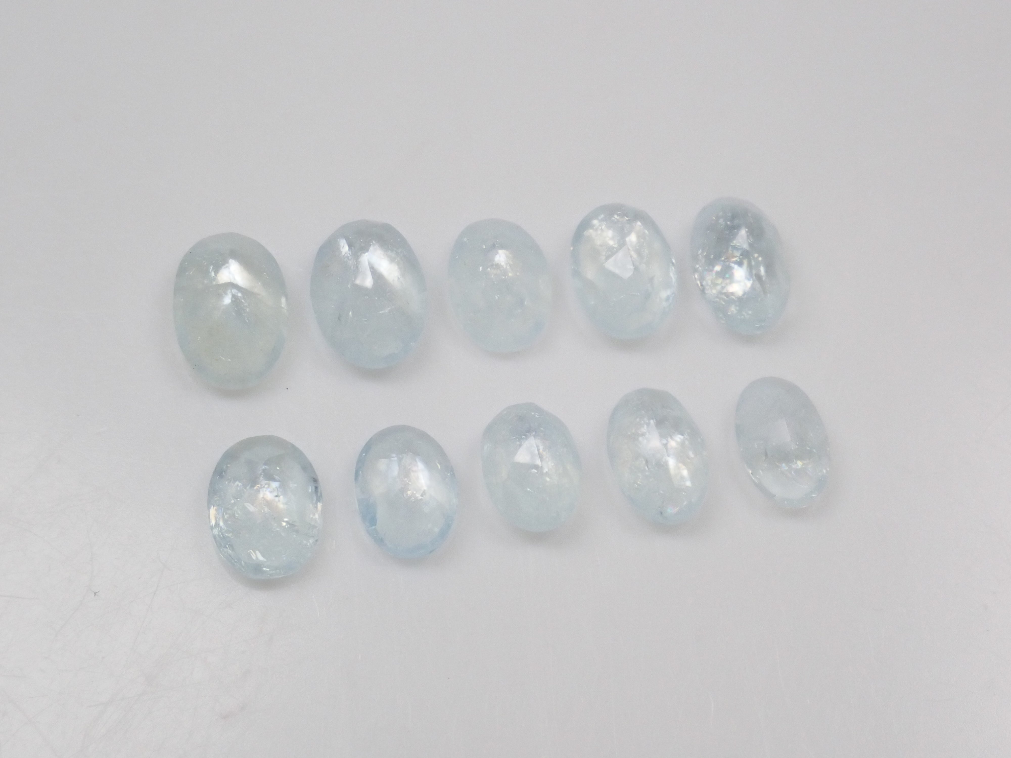 [Available at 10 PM on August 13th] [Limited to 9 stones] One loose Brazilian rainbow aquamarine (oval cut, average 0.8 carats) [Multiple purchase discounts available]