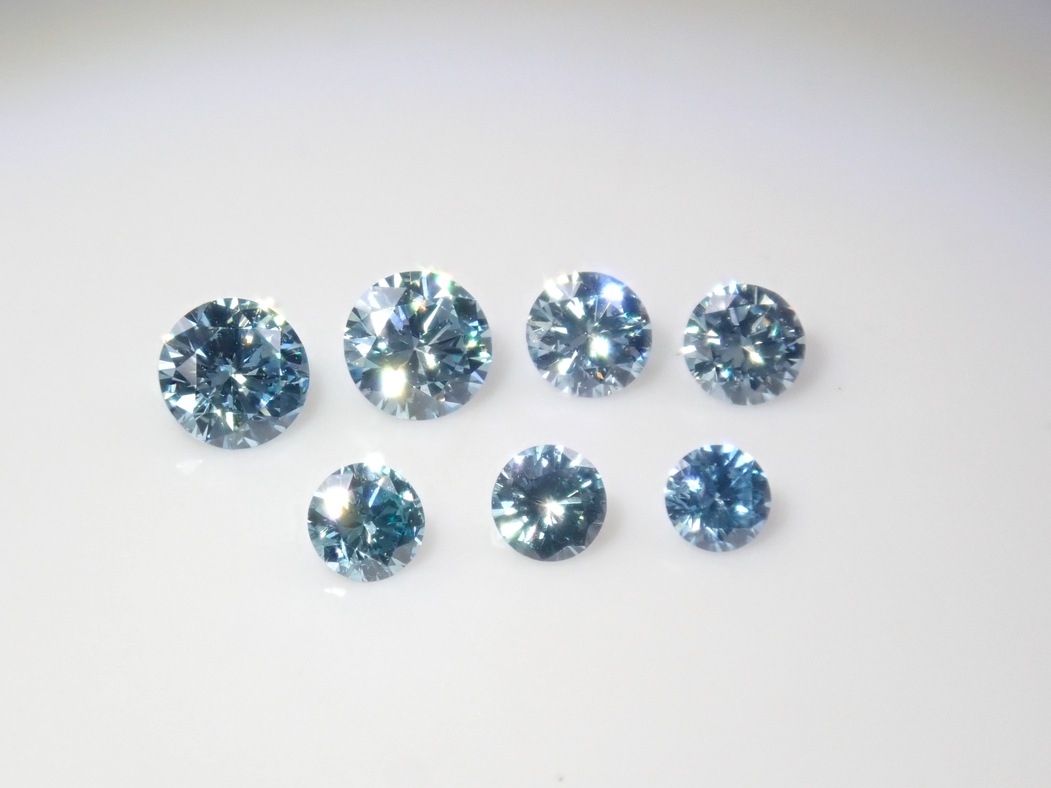 [On sale from 10pm on 2/24] {Limited to 7 stones} Diamond Gacha💎 Ice blue diamond (equivalent to VS-SI class, 2-2.7mm) 1 loose stone {Multiple purchase discounts available}